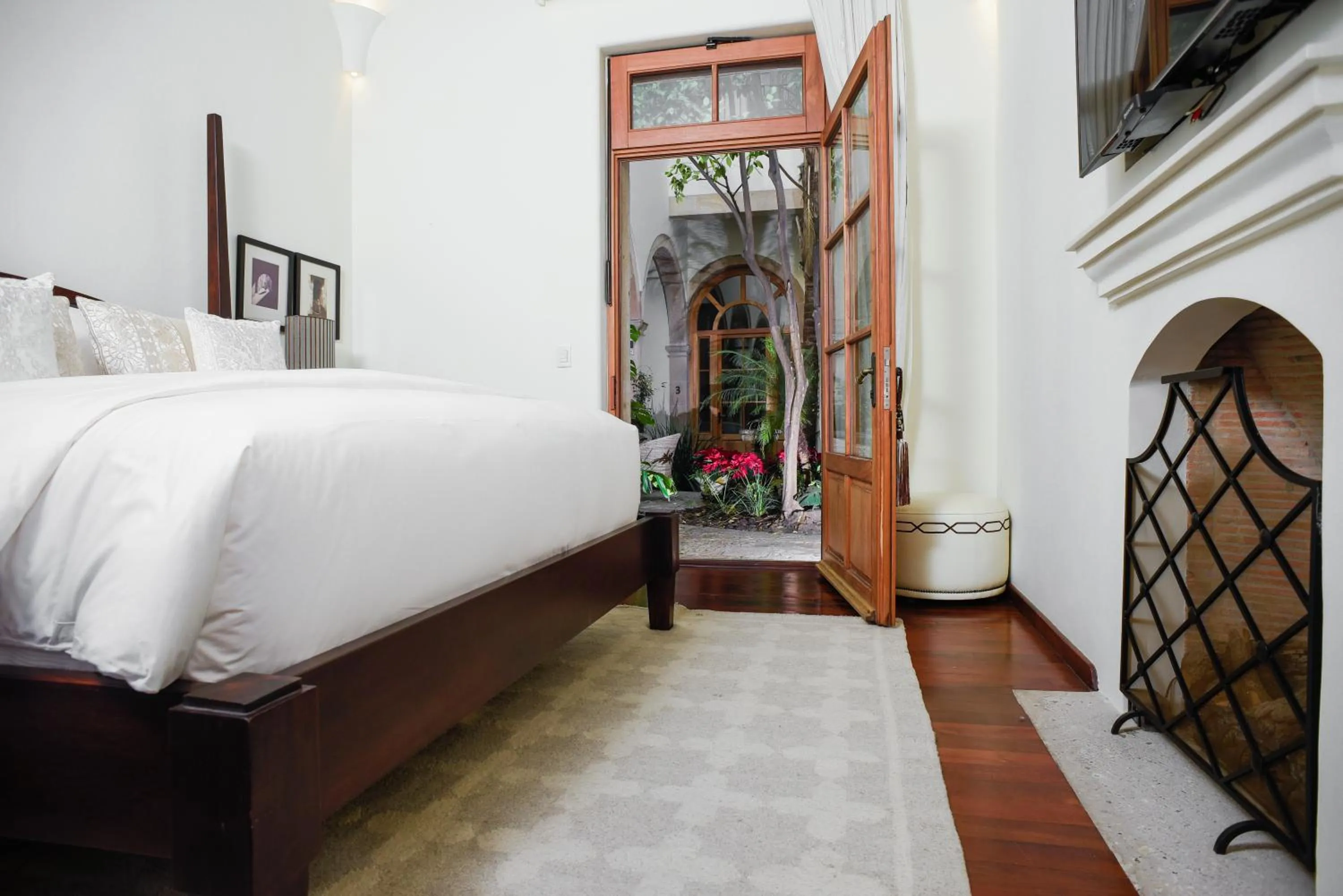 Photo of the whole room, Bed in Hotel Casa Blanca 7