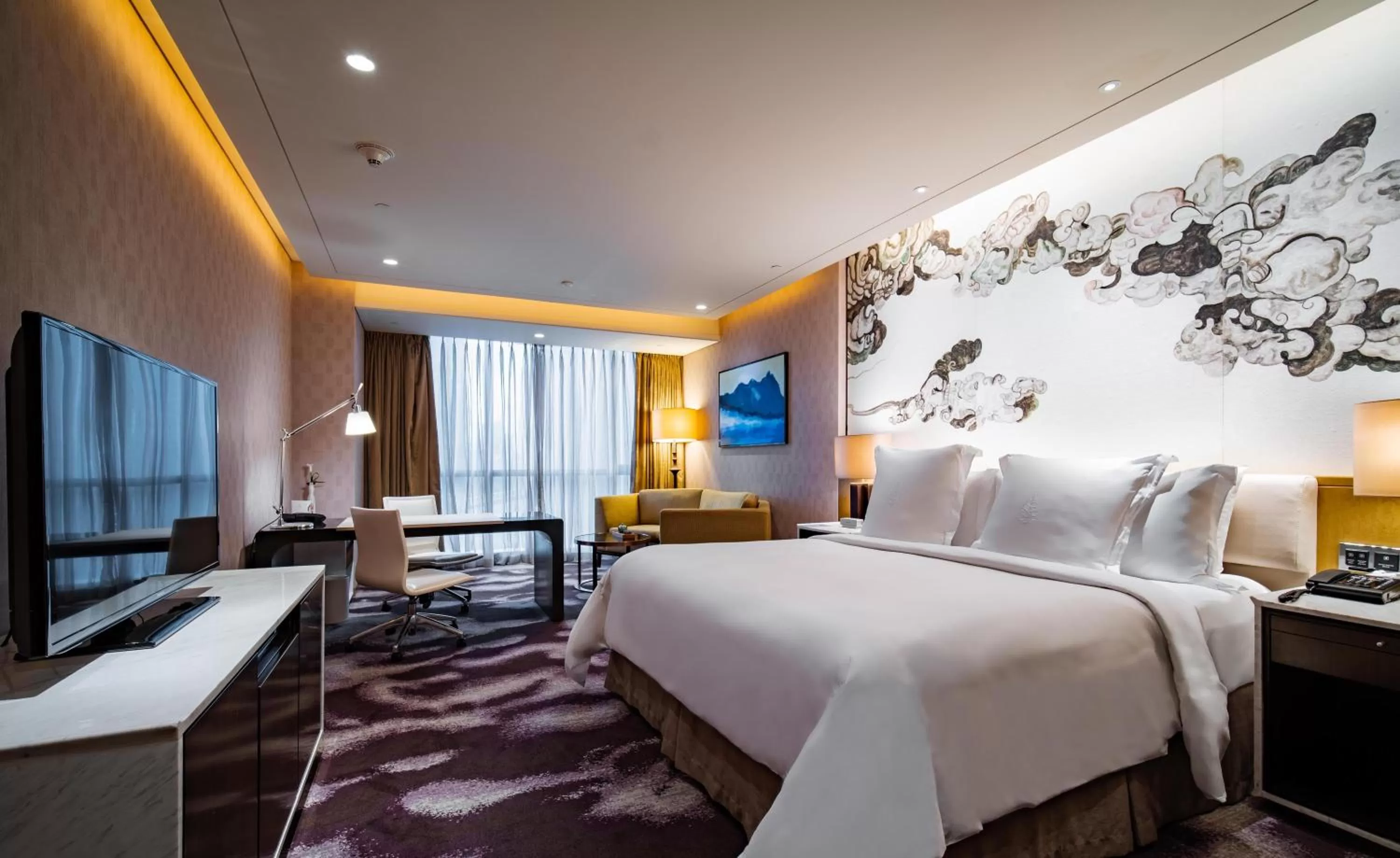 Bedroom, Bed in Four Seasons Hotel Shenzhen