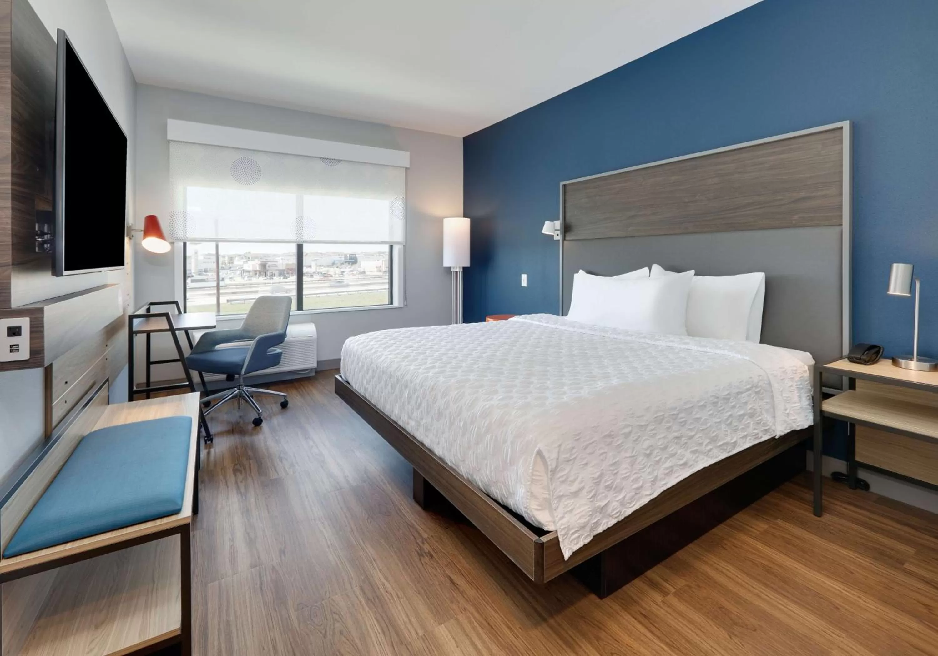 Bedroom, Bed in Tru By Hilton Euless Dfw West, Tx