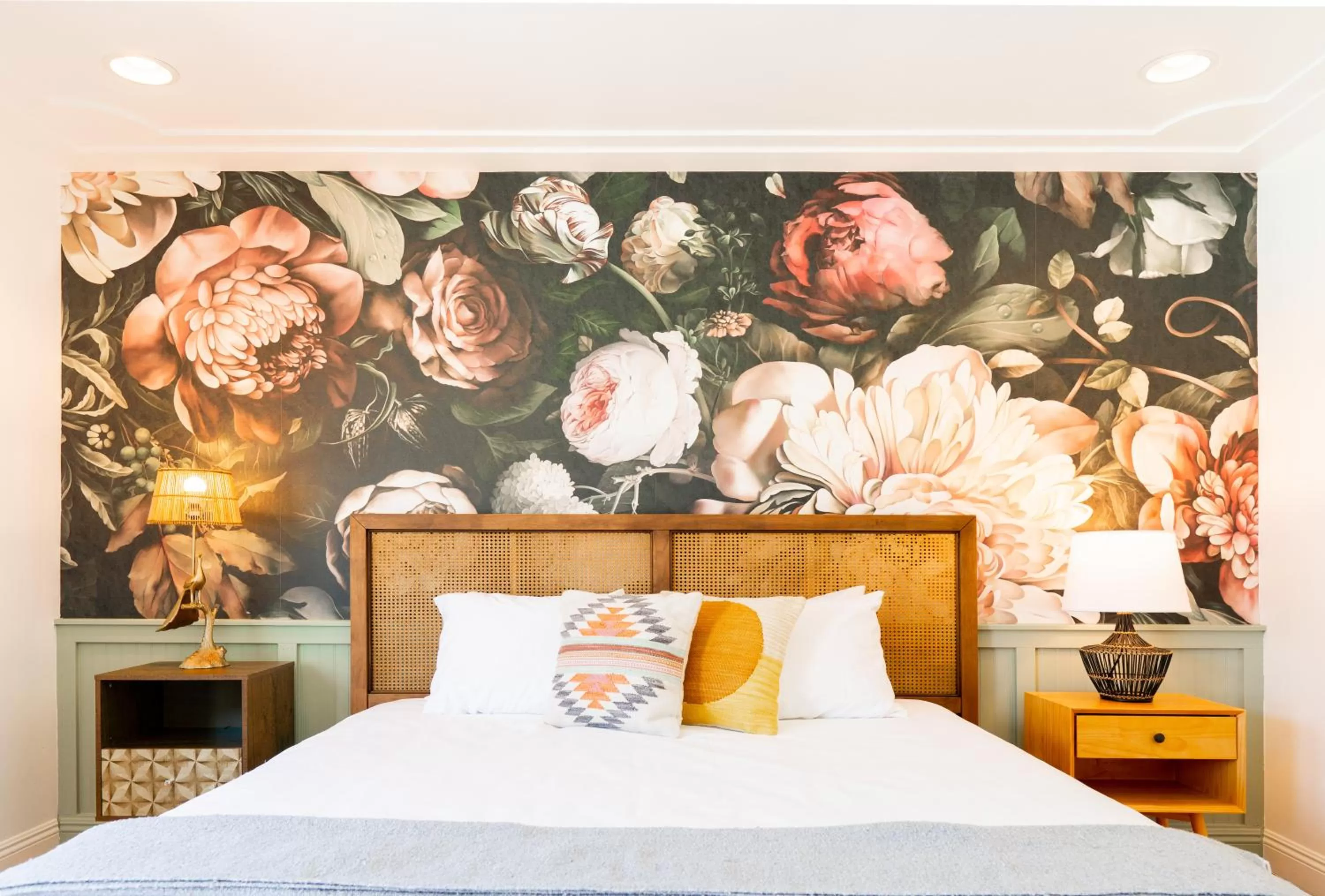 Bed in Fleur Noire Hotel - 21 and Over