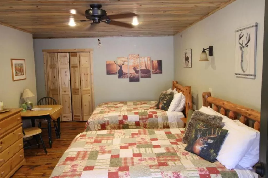 Other, Bed in Wapiti Lodge