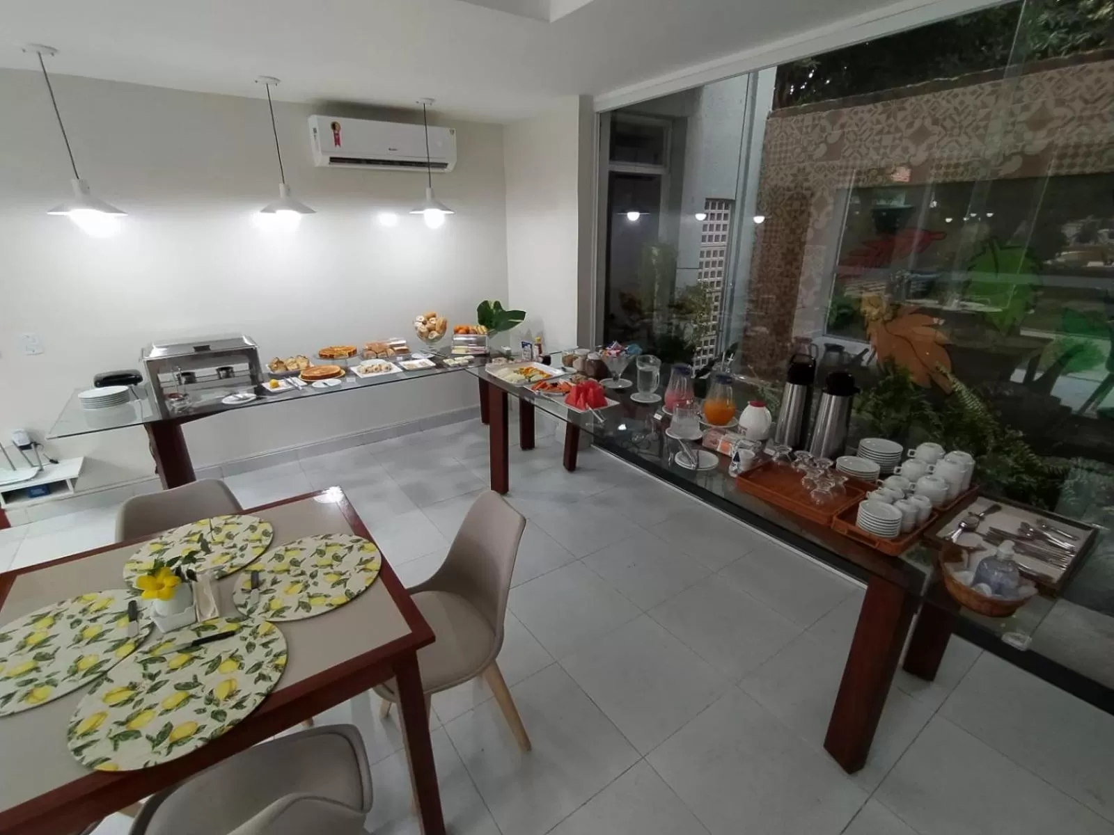 Restaurant/Places to Eat in Hotel Aveiro