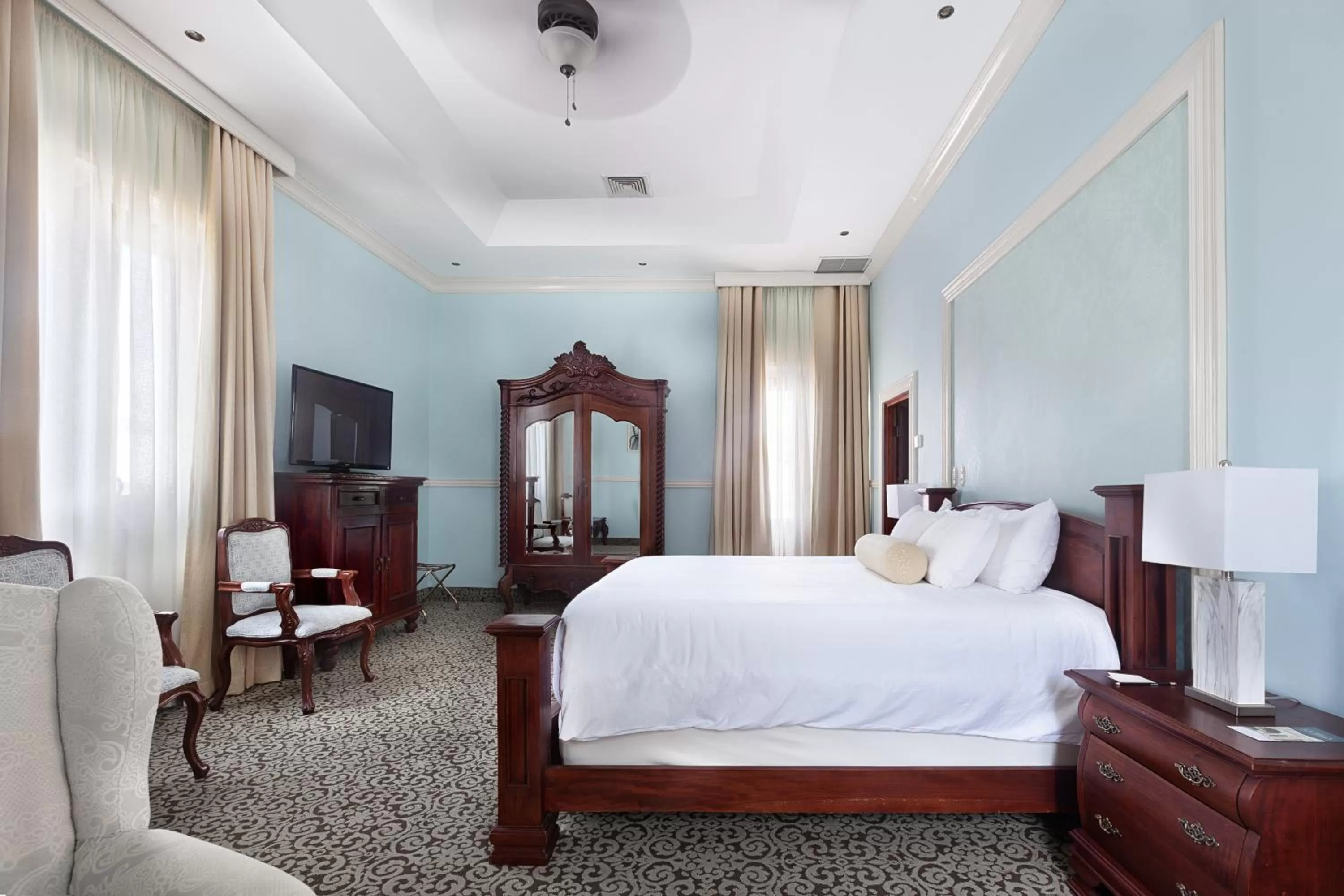 Living room, Bed in Hotel la Perla Leon