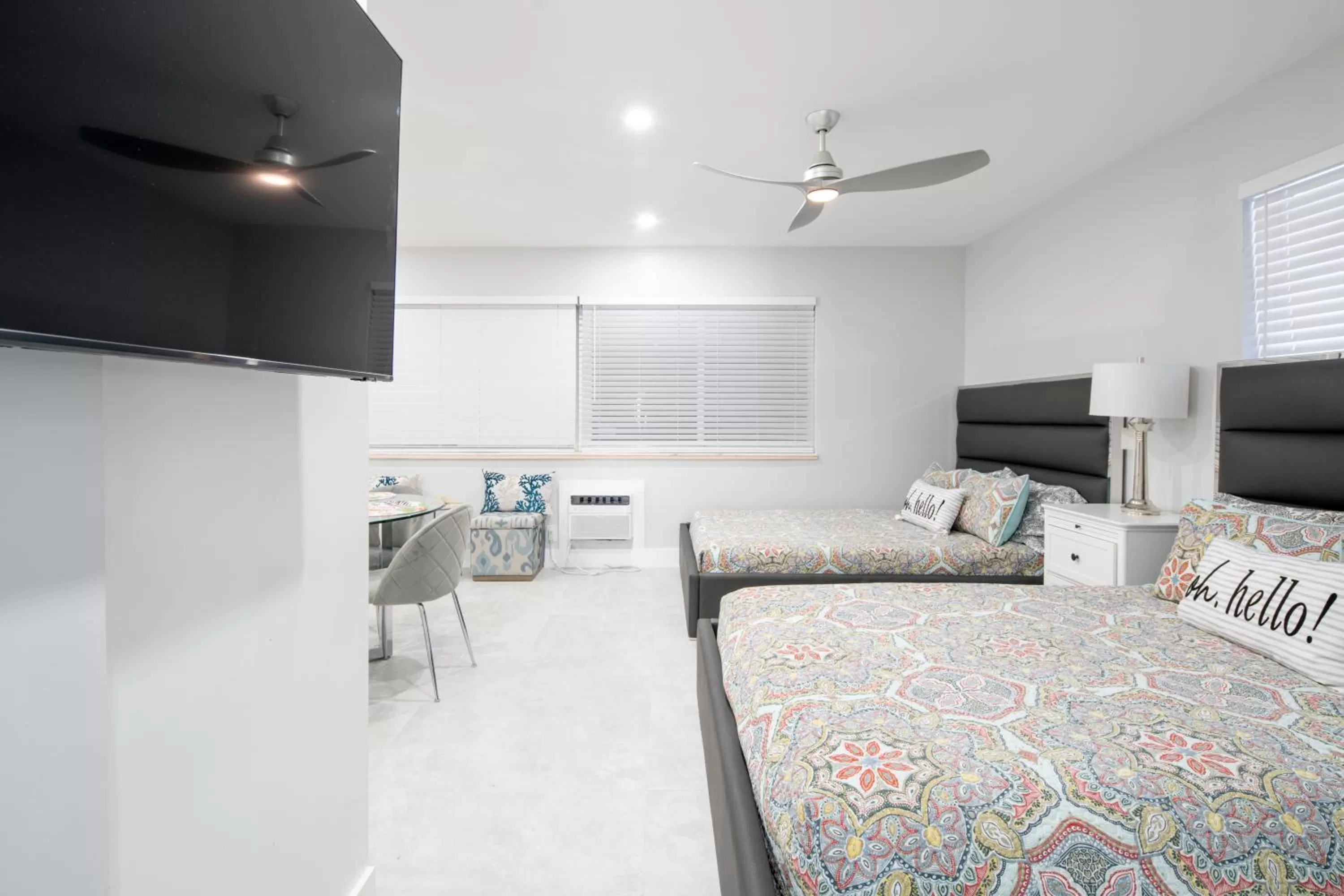 Photo of the whole room, Bed in The Surf Hollywood Beach