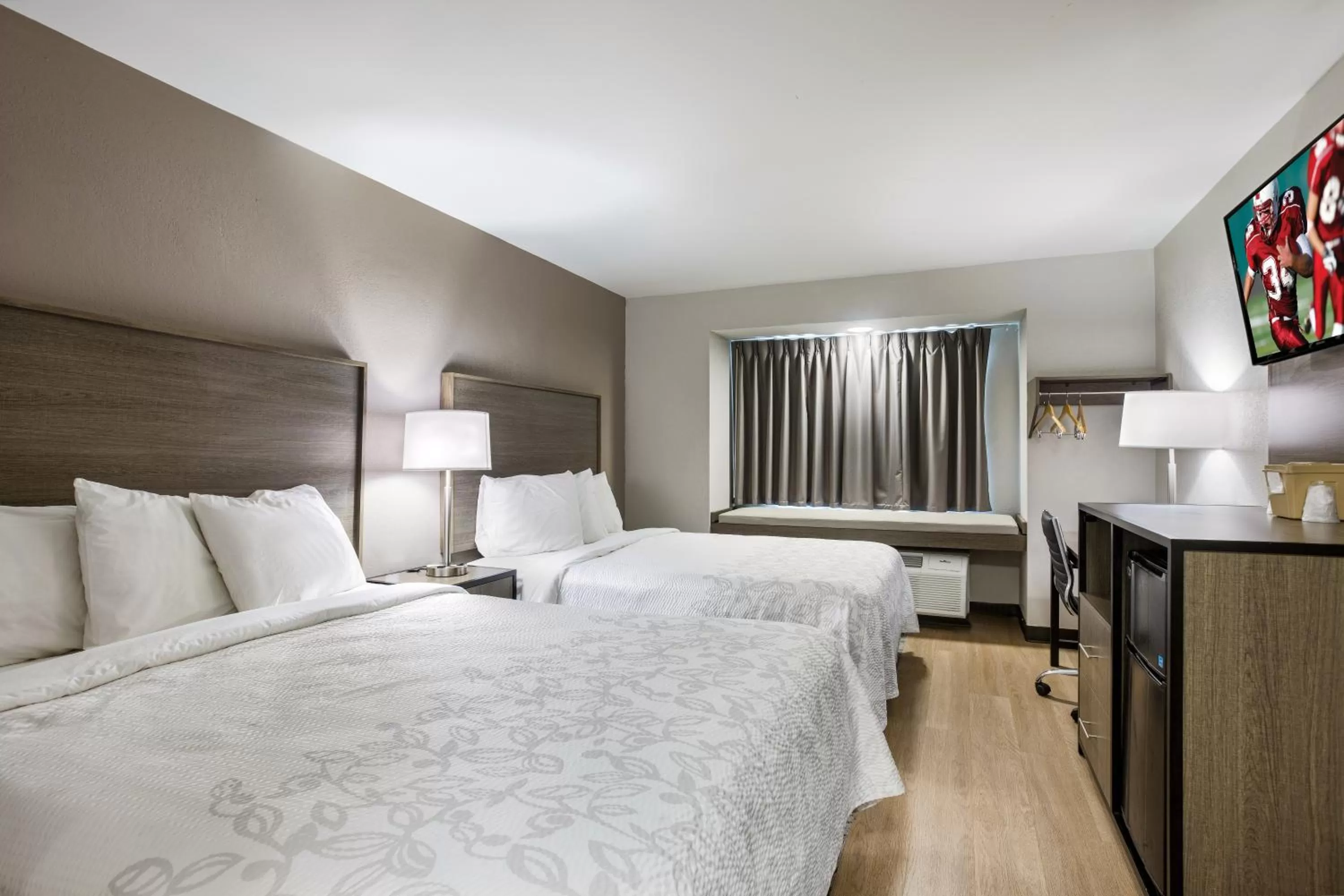 Photo of the whole room, Bed in Red Roof Inn PLUS+ & Suites Savannah – I-95