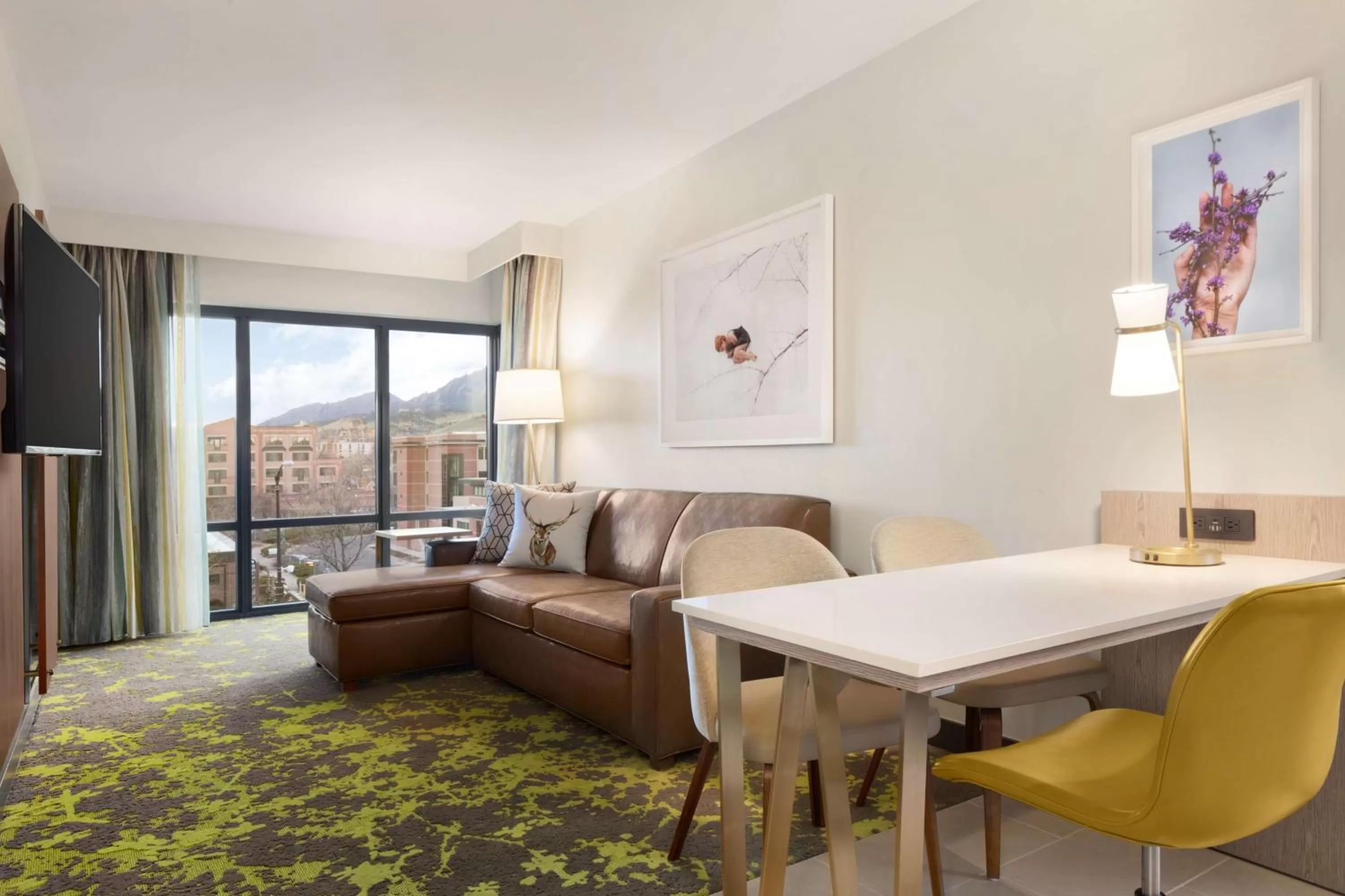 Bedroom in Embassy Suites By Hilton Boulder