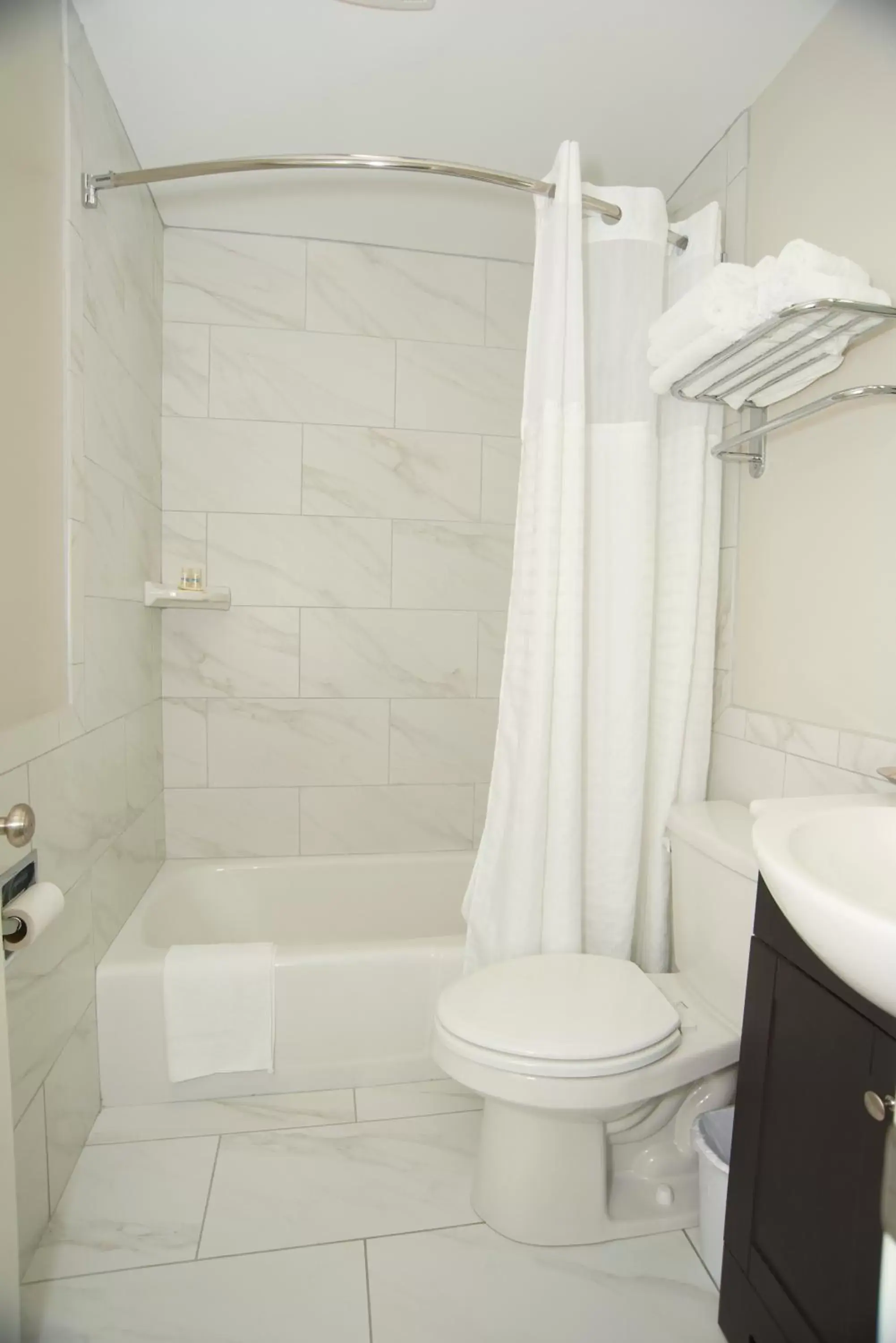 Standard Double Room with Lake View and Balcony in Belknap Point Inn Standard Double Room with Lake View and Balcony in Belknap Point Inn