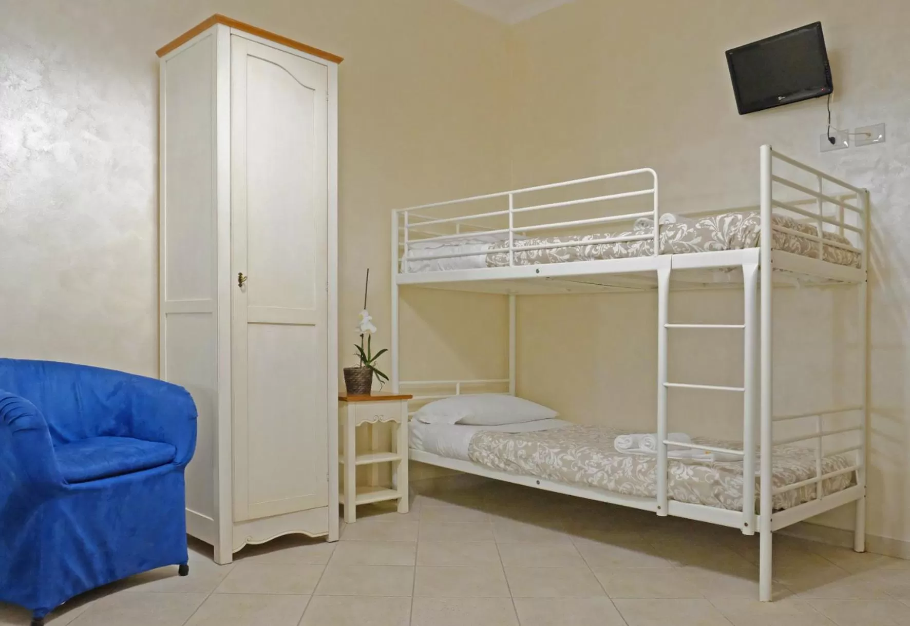 bunk bed, Bed in Re Monti
