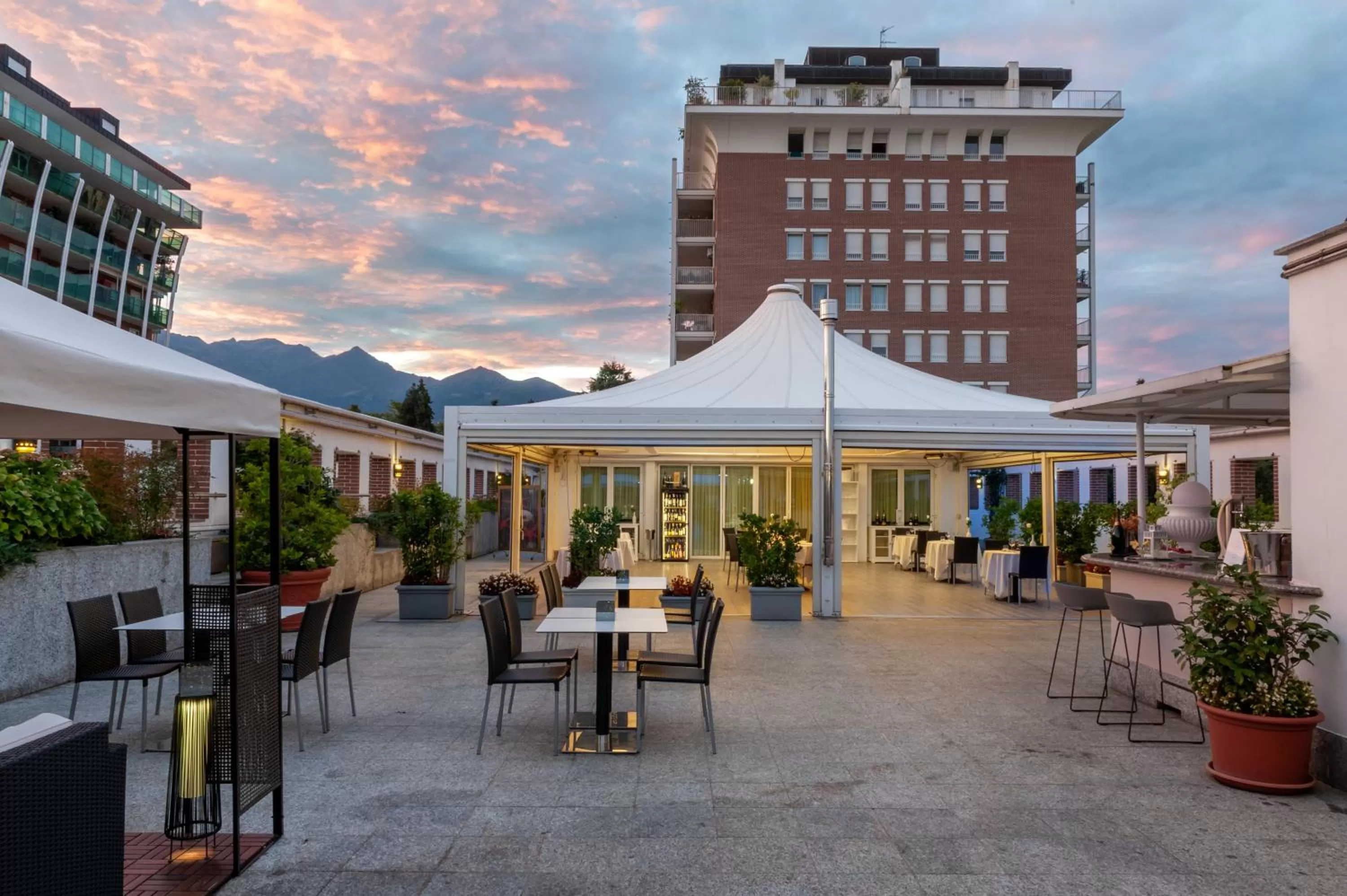 Restaurant/places to eat in Agora' Palace Hotel