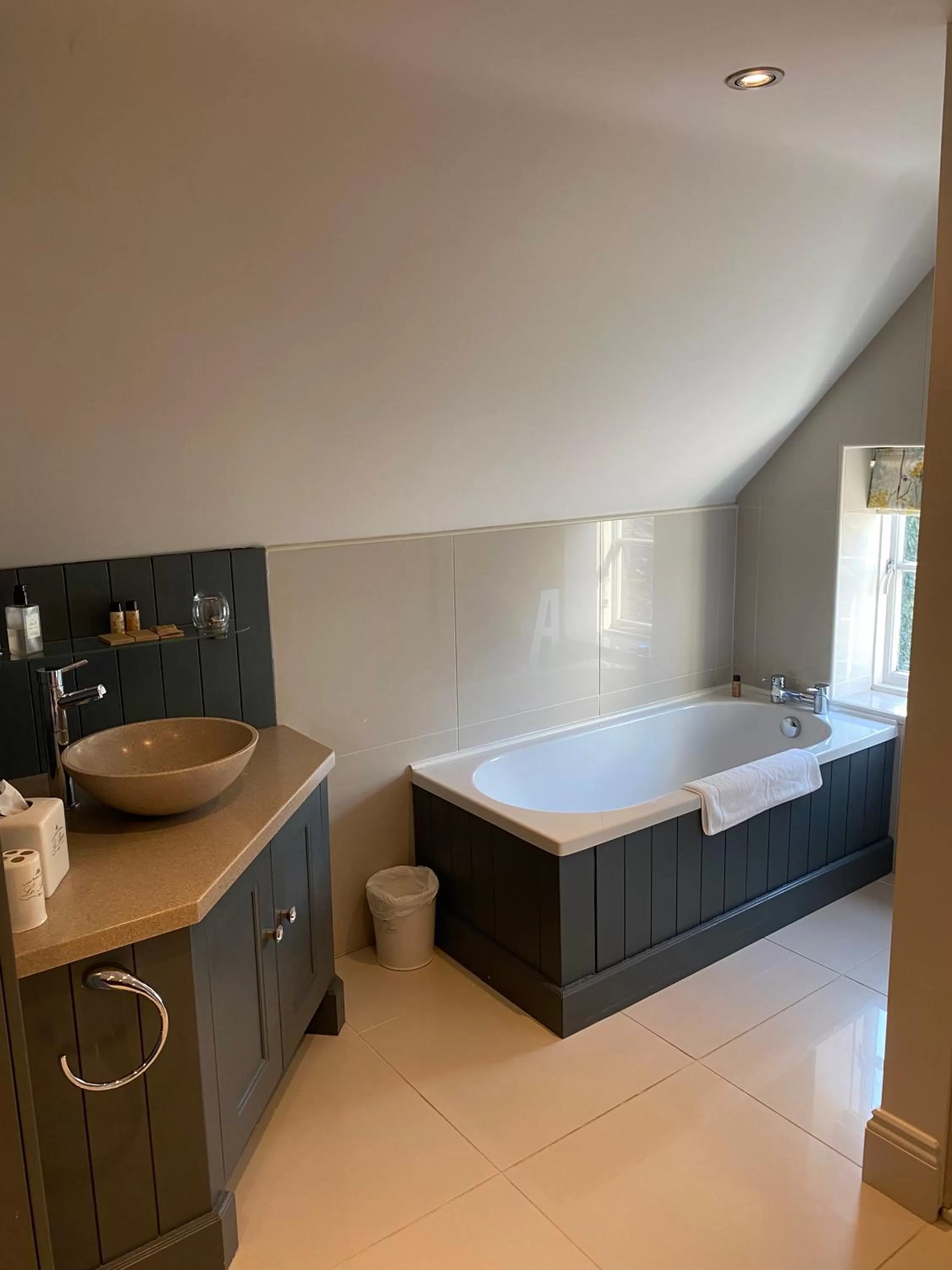 Bathroom in B&Bat no3