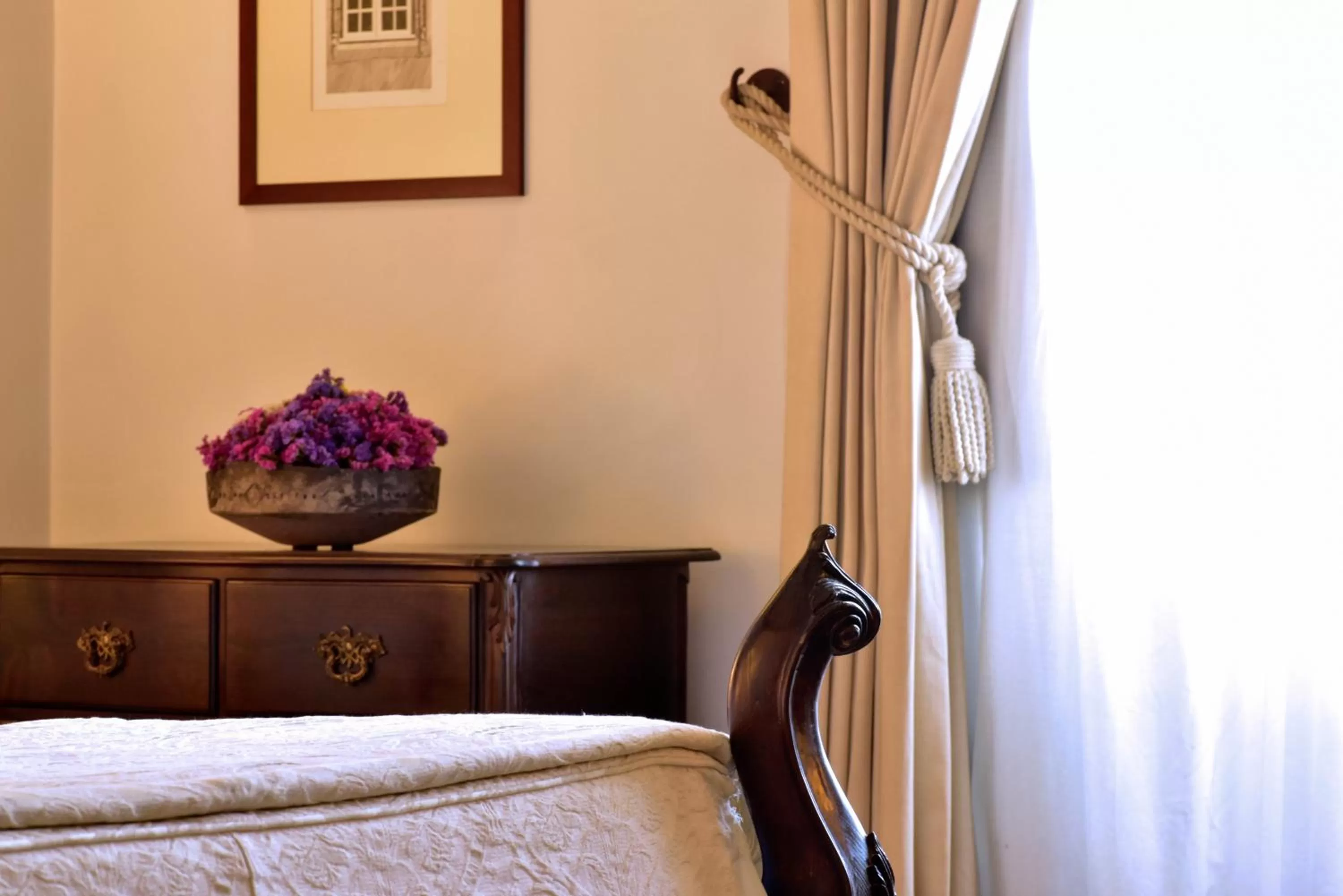 Decorative detail, Bed in Casa Melo Alvim - by Unlock Hotels