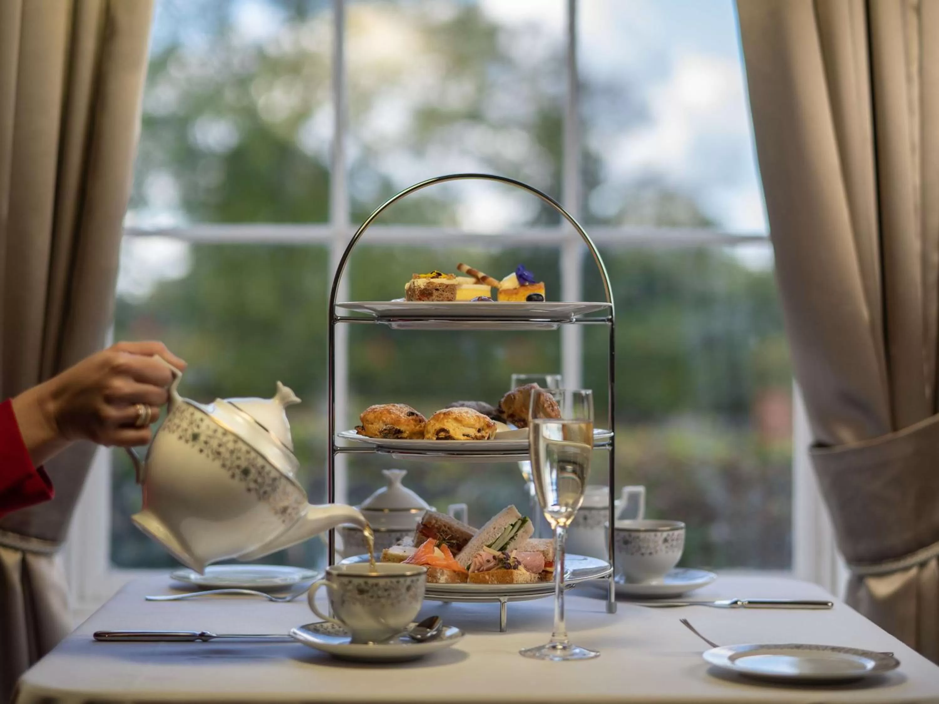 Lounge or bar in Radisson Blu Hotel, Cork