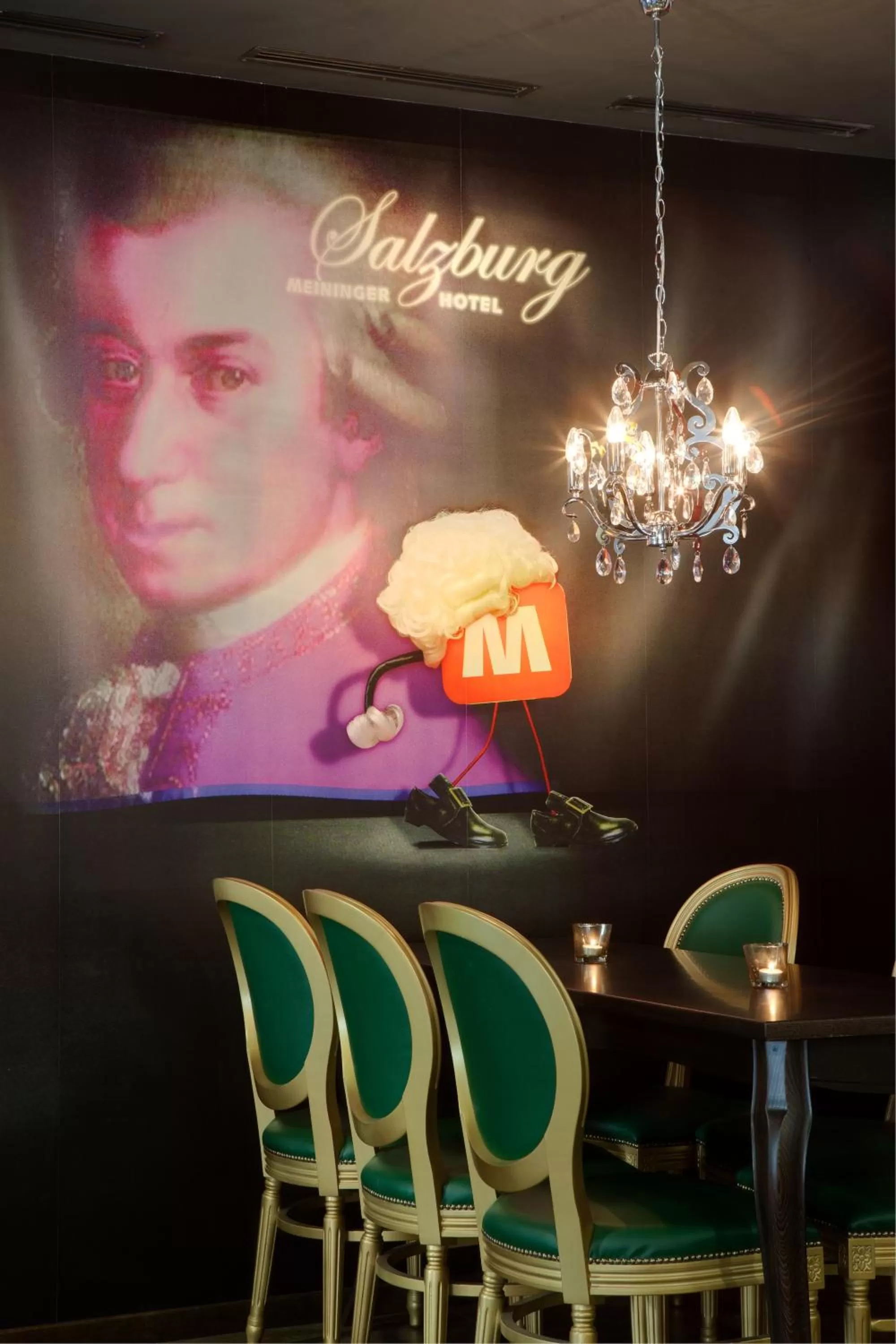 Restaurant/places to eat in MEININGER Hotel Salzburg City Center