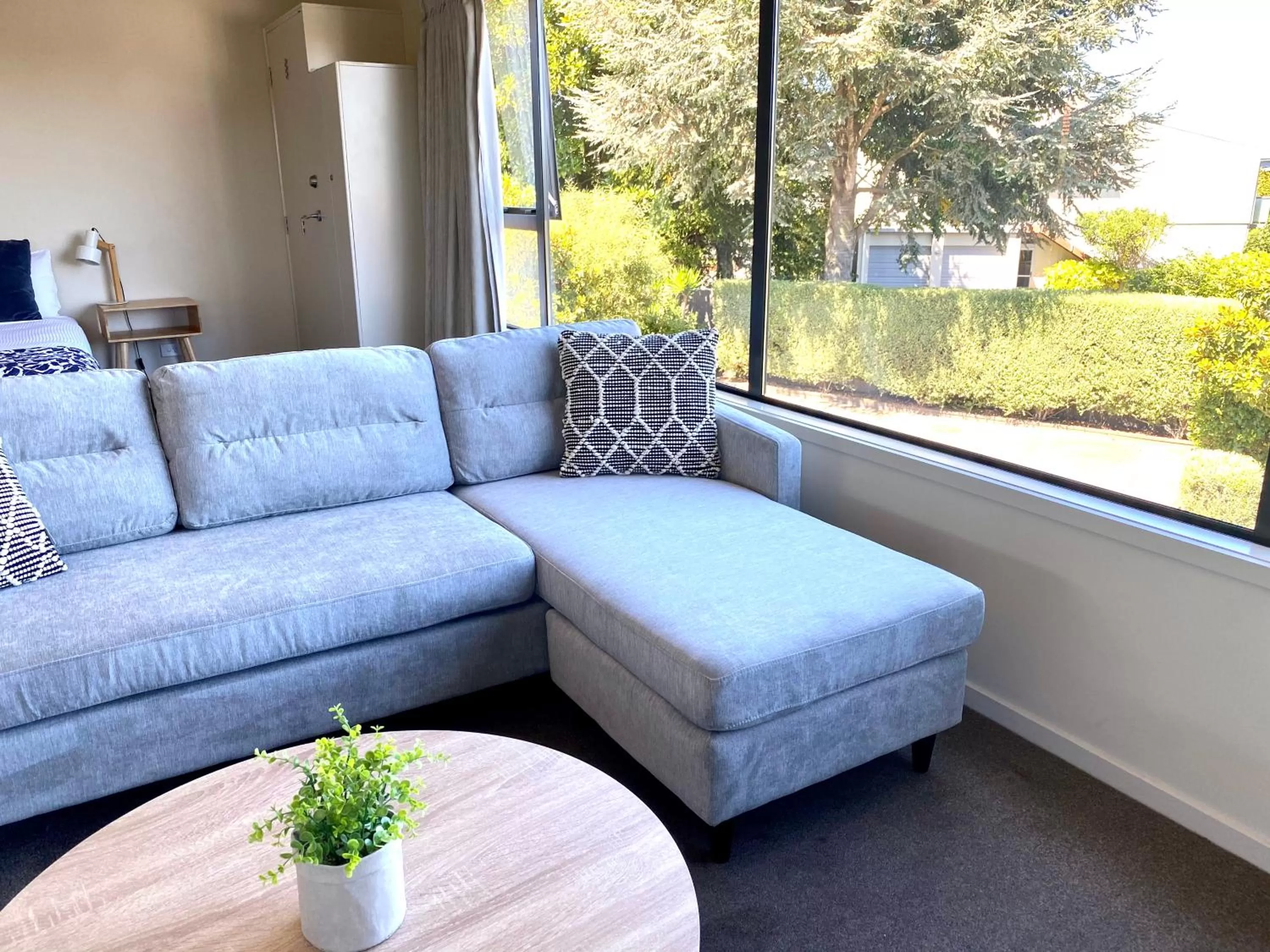 Living room in Alpine Lake Motel