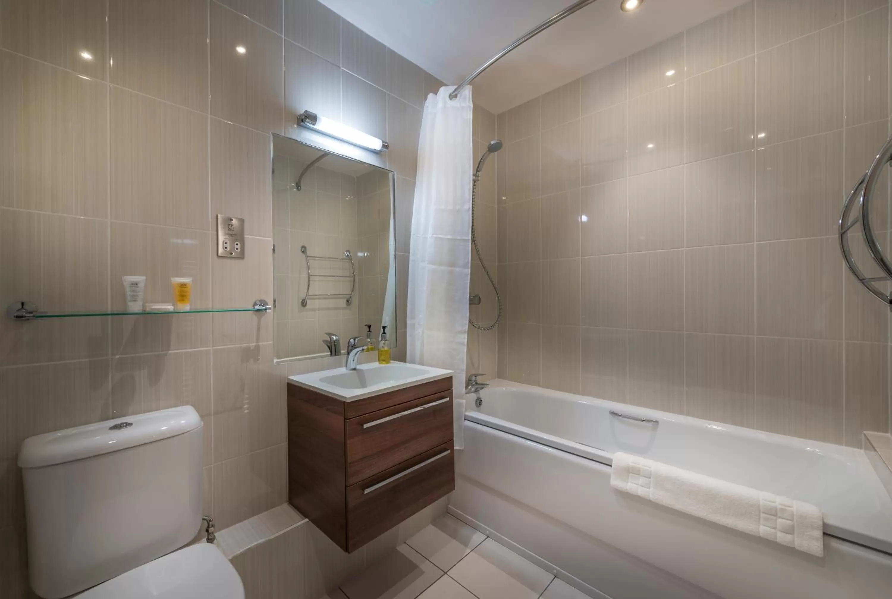 Bathroom in The Three Swans Hotel, Market Harborough, Leicestershire - The Coaching Inn Group