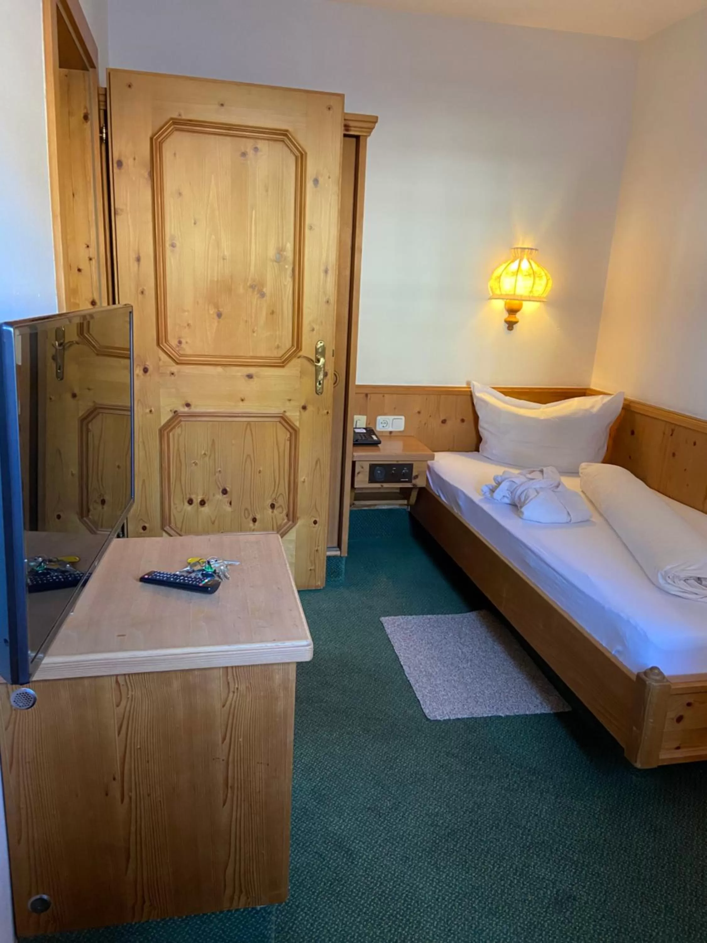 Single Room in Hotel in the HEART of the Alps