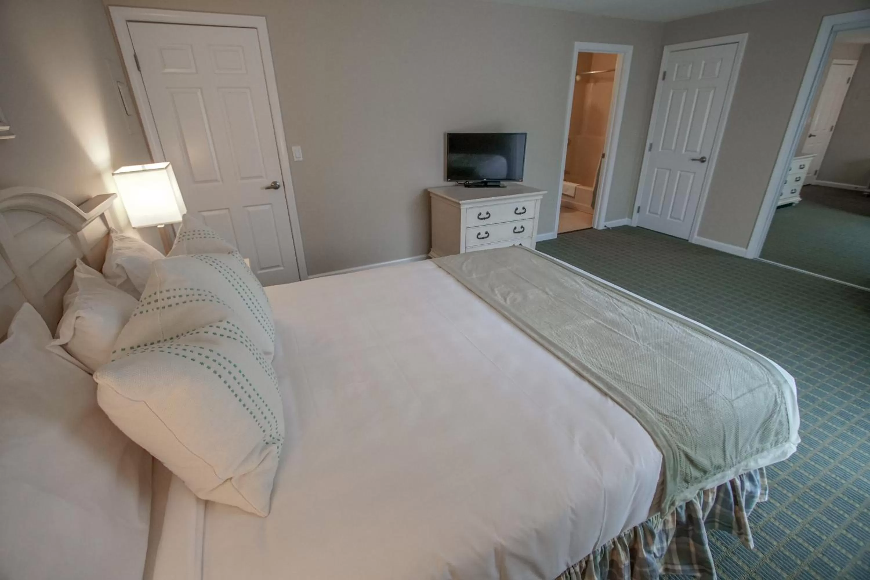 Bed in Cape Winds Resort