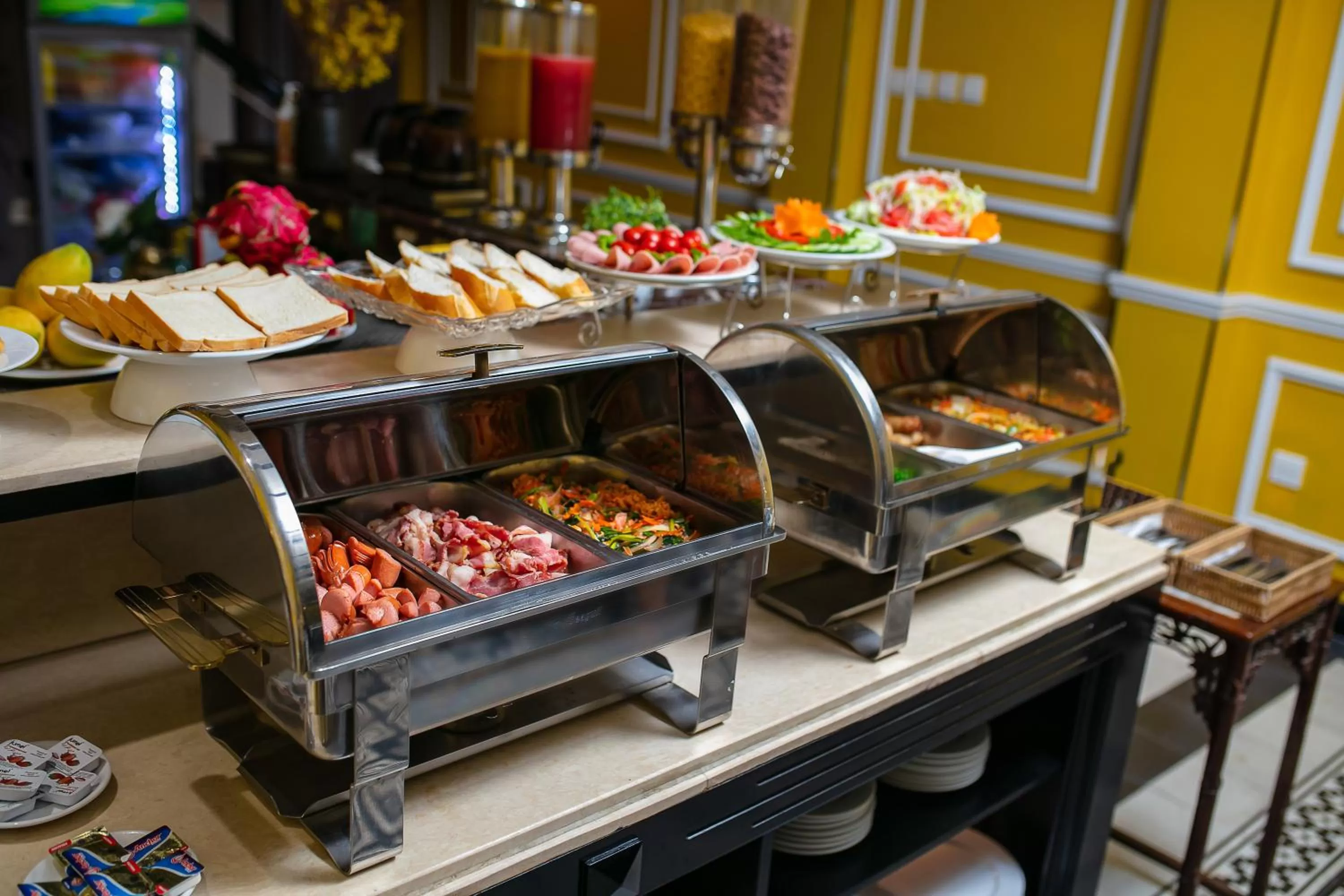 Restaurant/places to eat in Lavender Central Hotel & Spa Hanoi