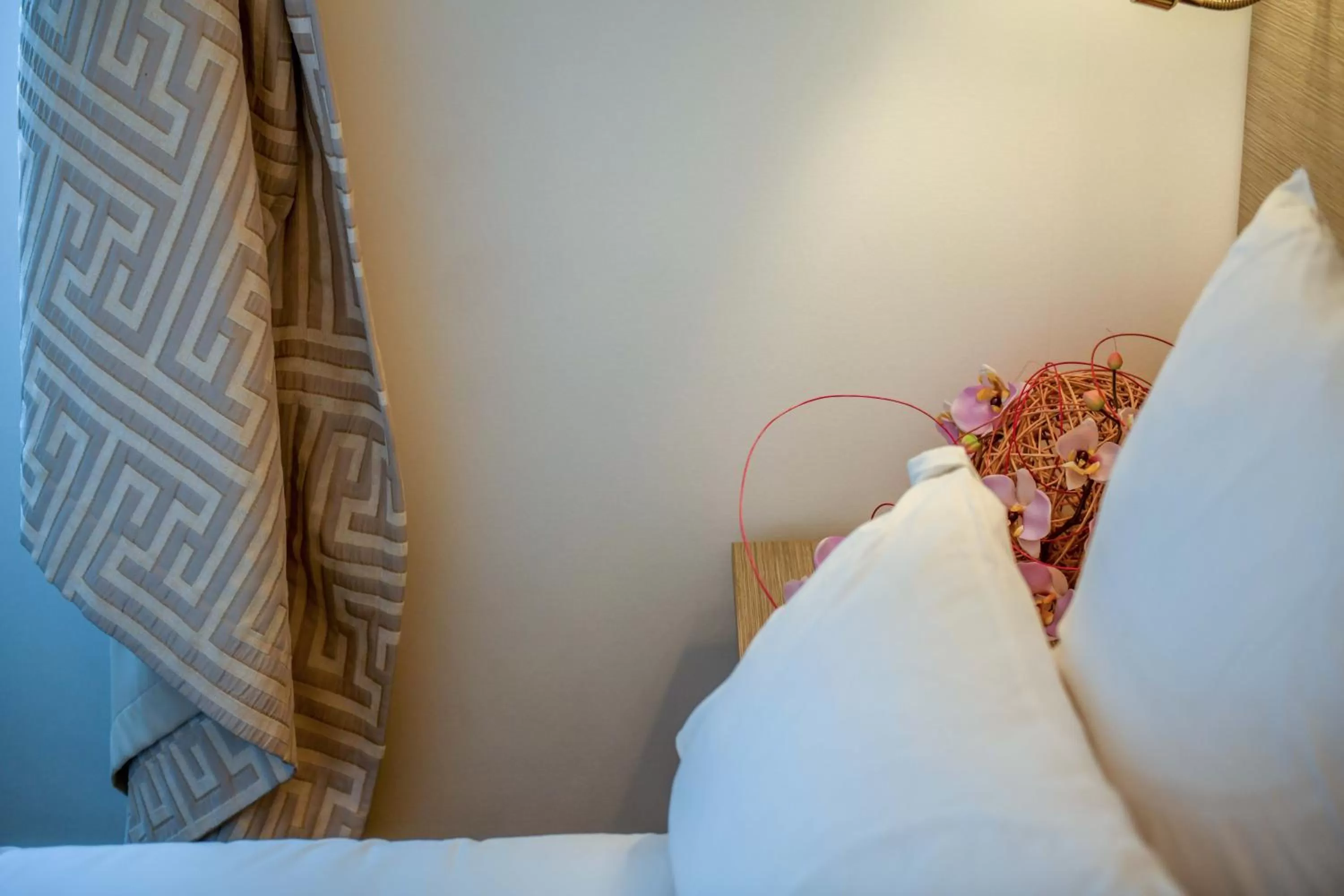 Bed in Logis Hôtel & Restaurant La Villa Bleue