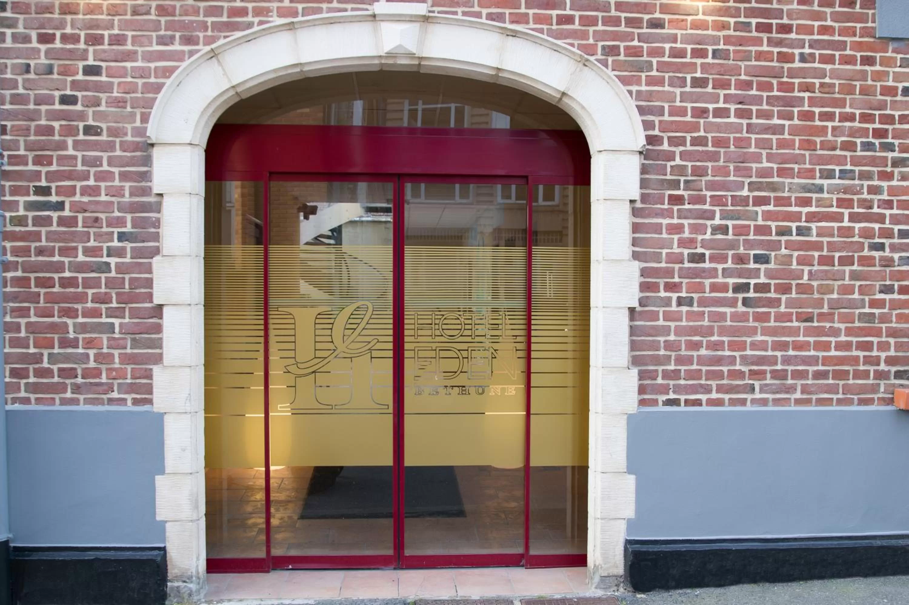 Facade/entrance in Hotel Eden