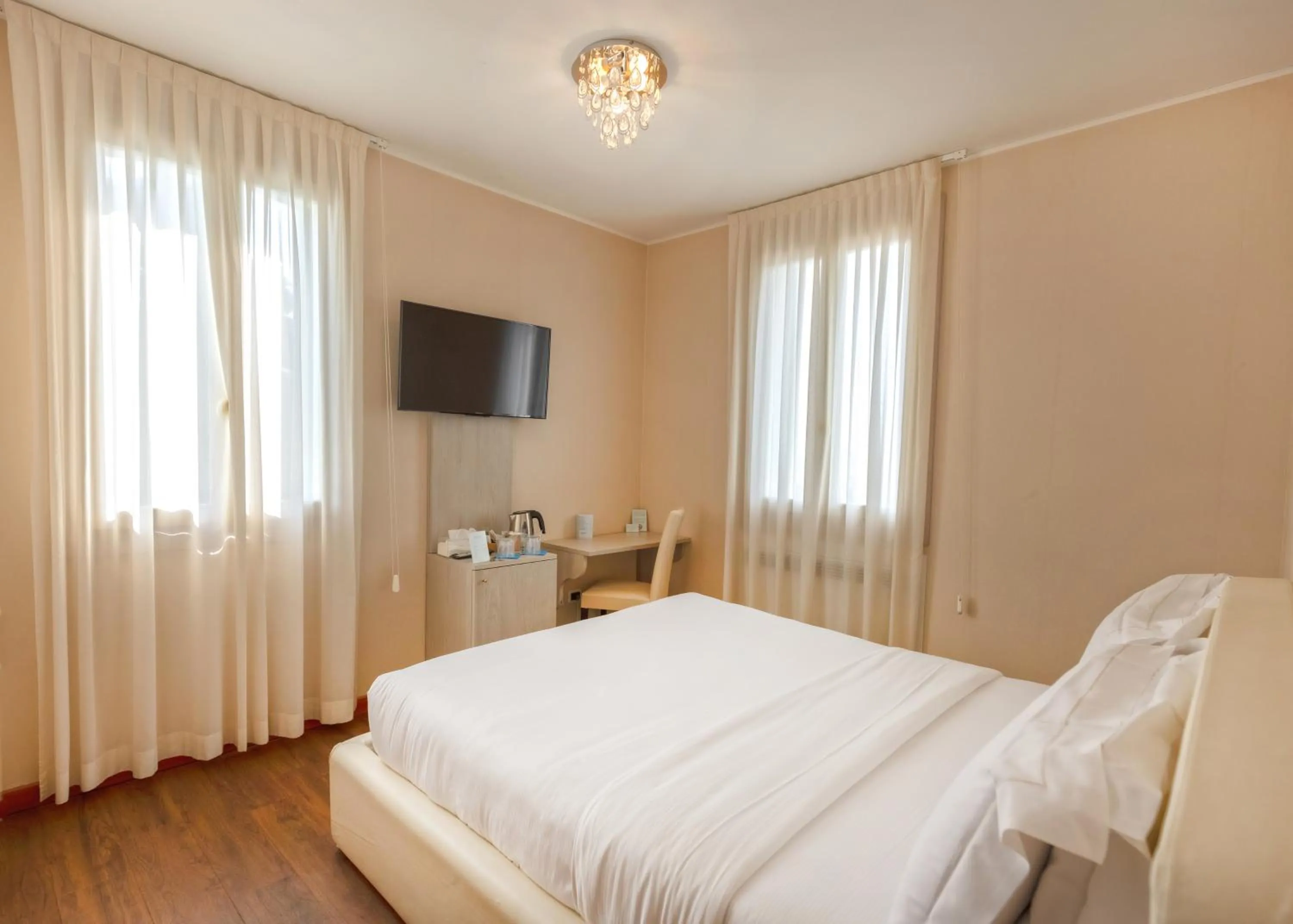 Bedroom, Bed in Mefuta Hotel