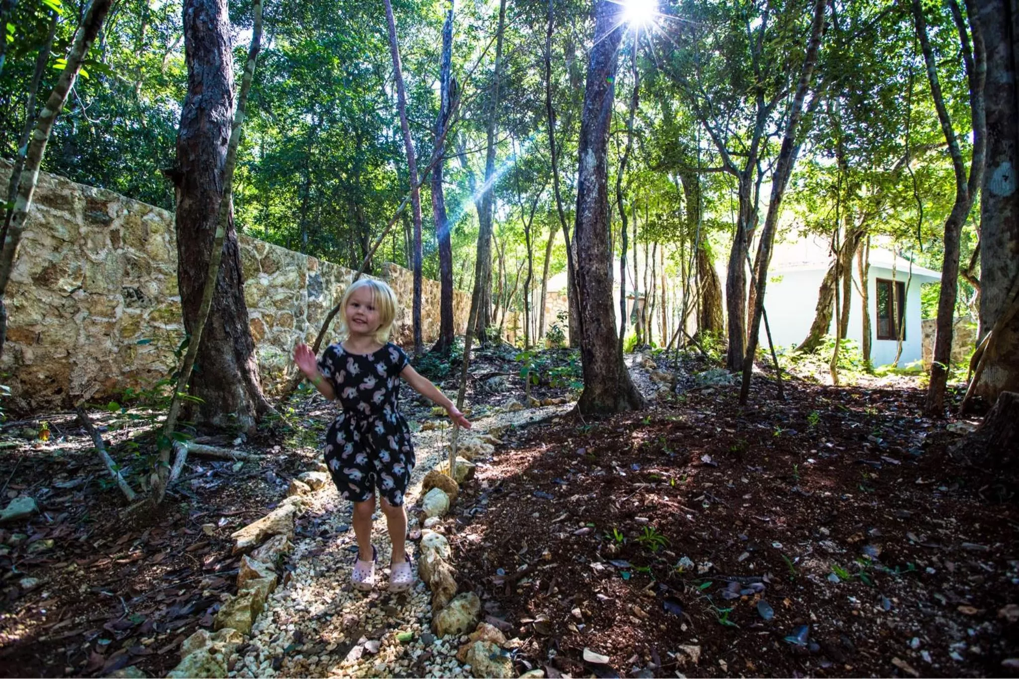 Children in Escarabajo Rojo