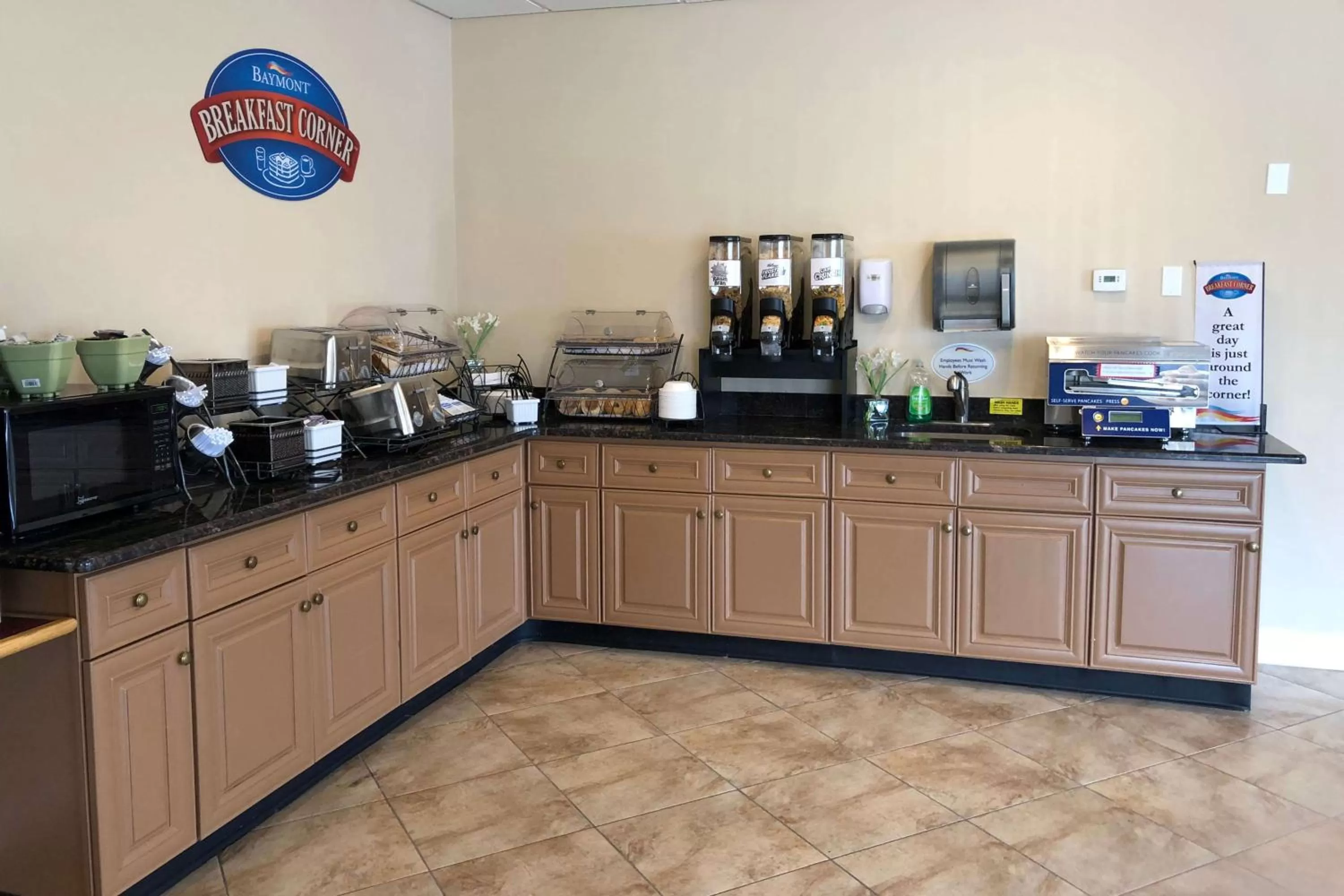 Restaurant/places to eat in Baymont by Wyndham Latham Albany Airport