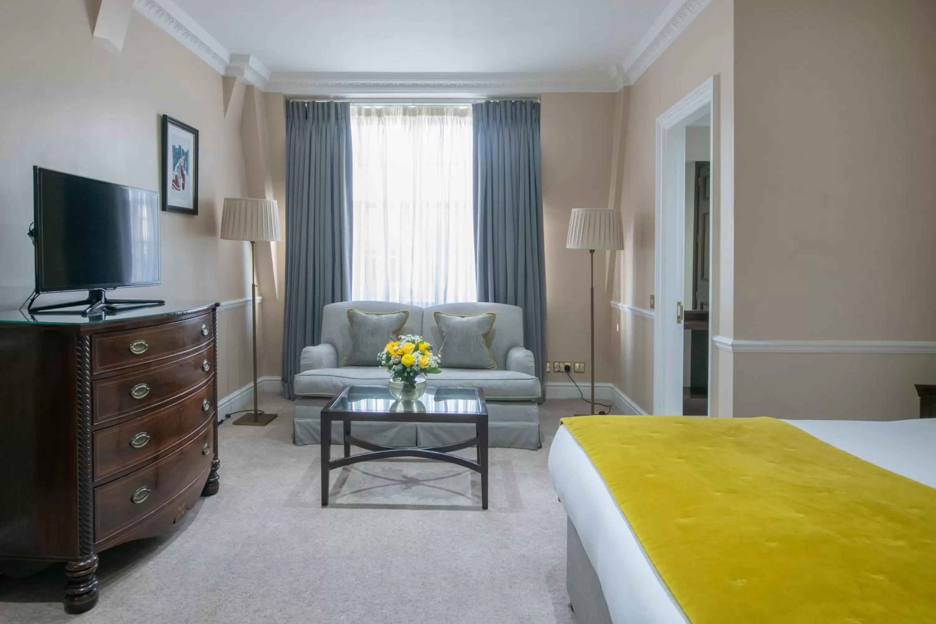 Bedroom, Bed in Dukes London