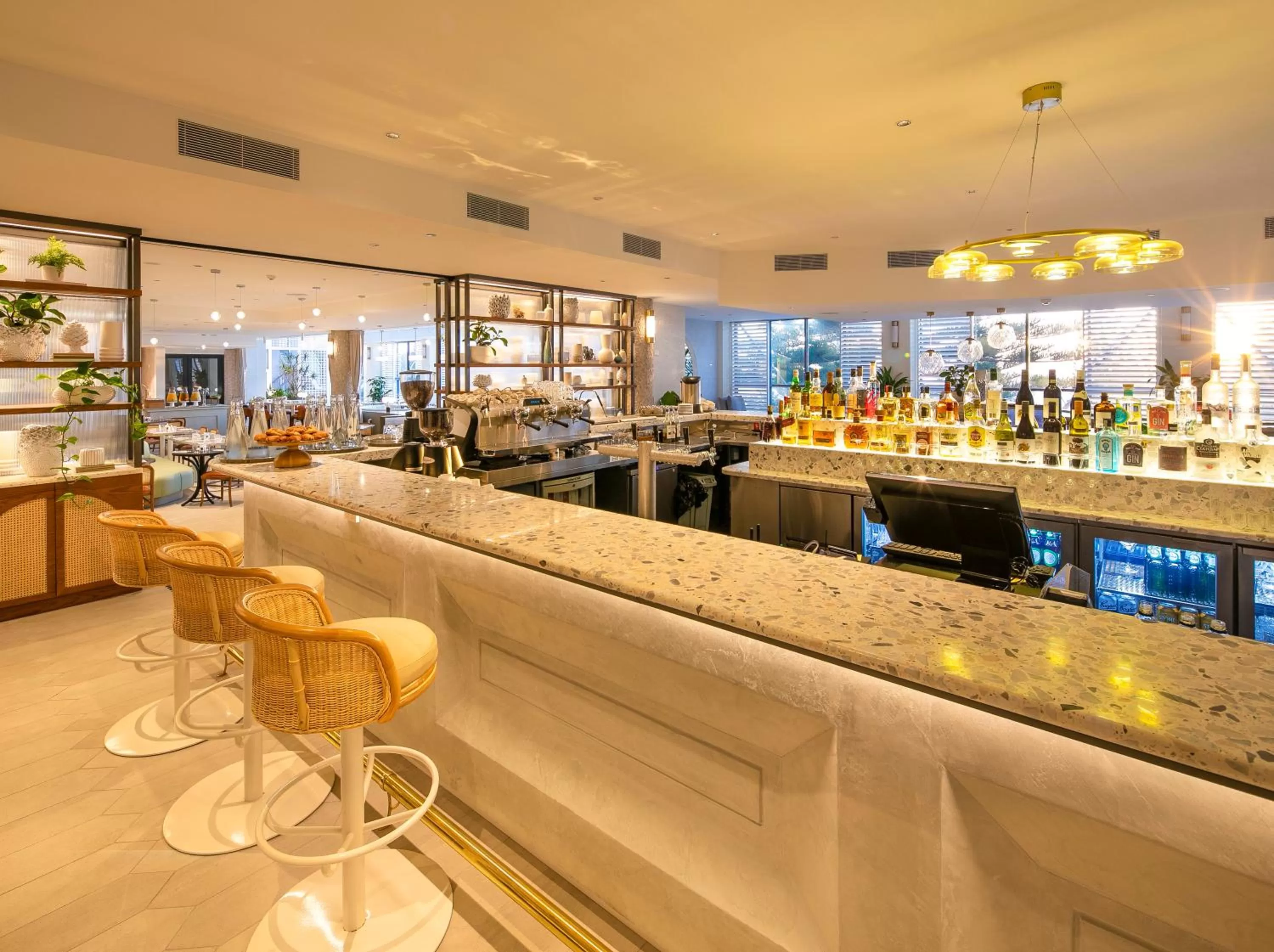 Lounge or bar in Crowne Plaza Sydney Coogee Beach by IHG