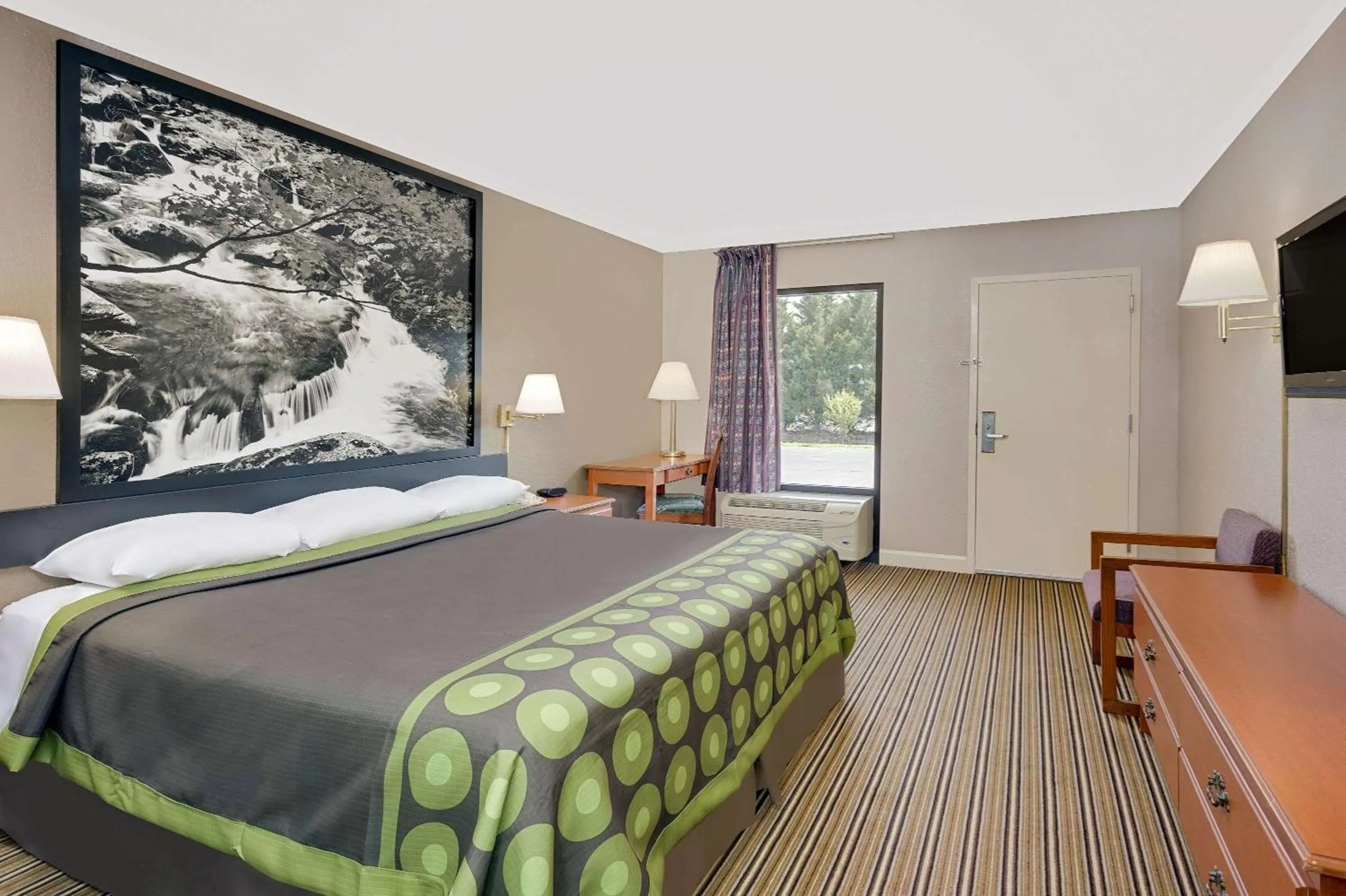 Photo of the whole room, Bed in Super 8 by Wyndham Athens