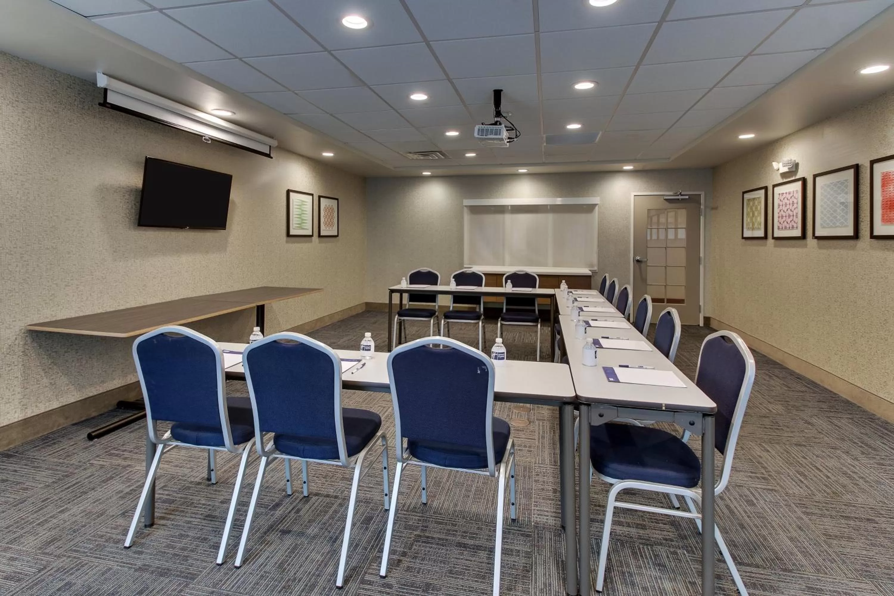 Meeting/conference room in Holiday Inn Express & Suites Ithaca by IHG