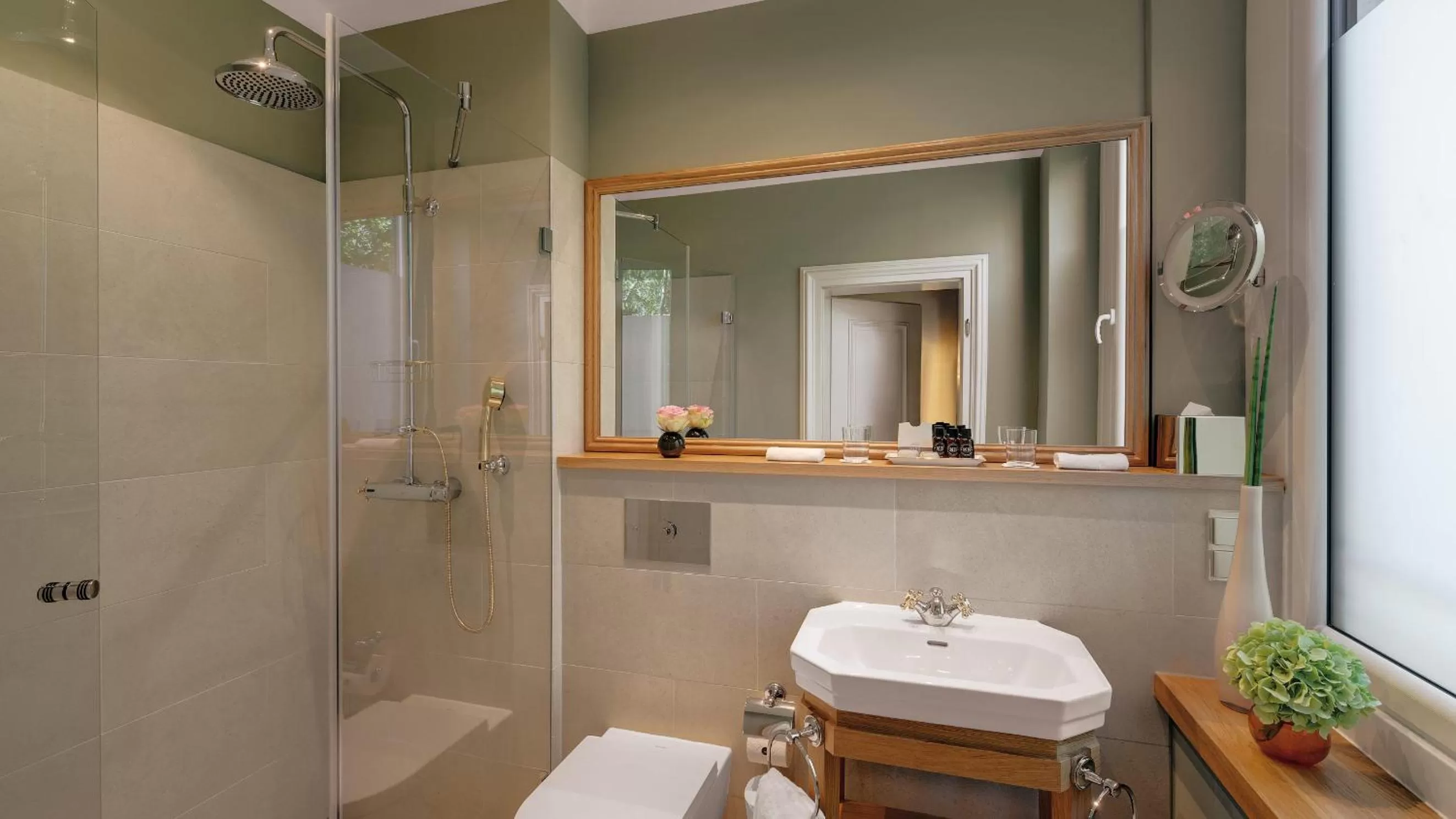 Decorative detail in Excelsior by Geisel