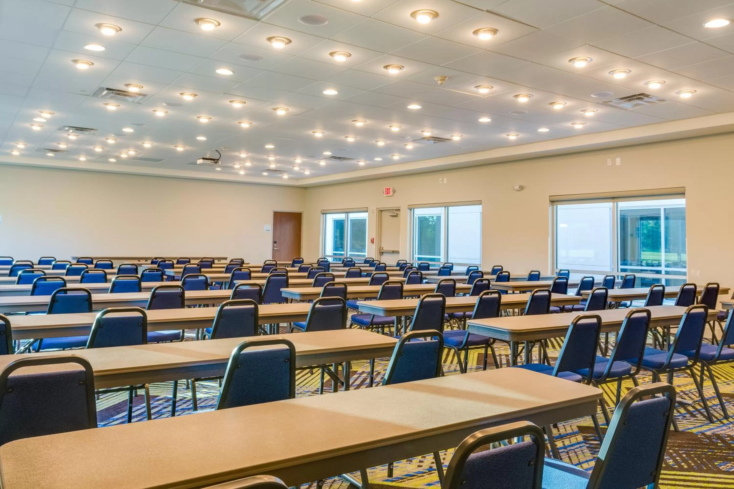 Meeting/conference room in Holiday Inn Express & Suites Russellville by IHG