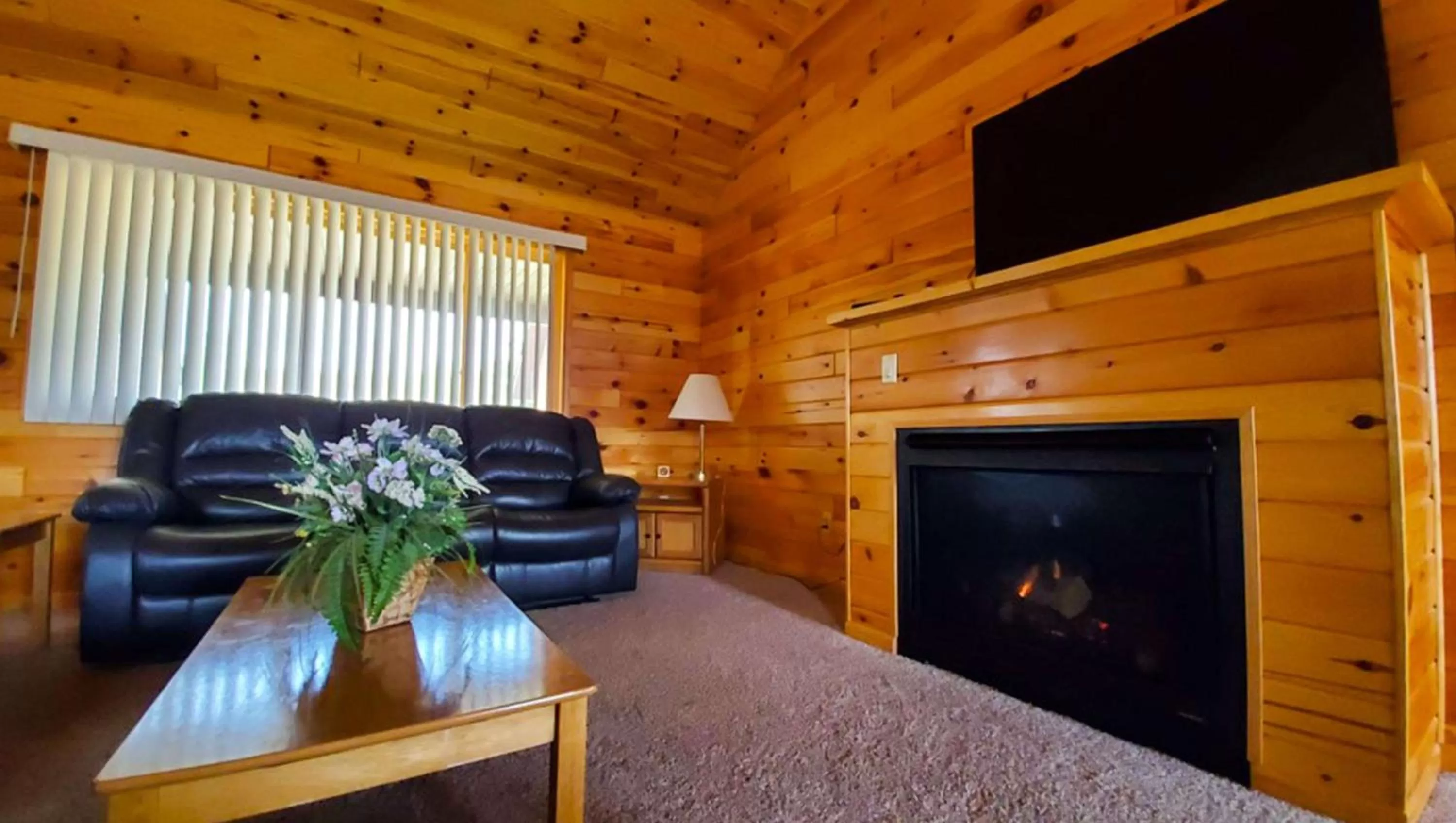Photo of the whole room in Jasper Ridge Inn Ishpeming