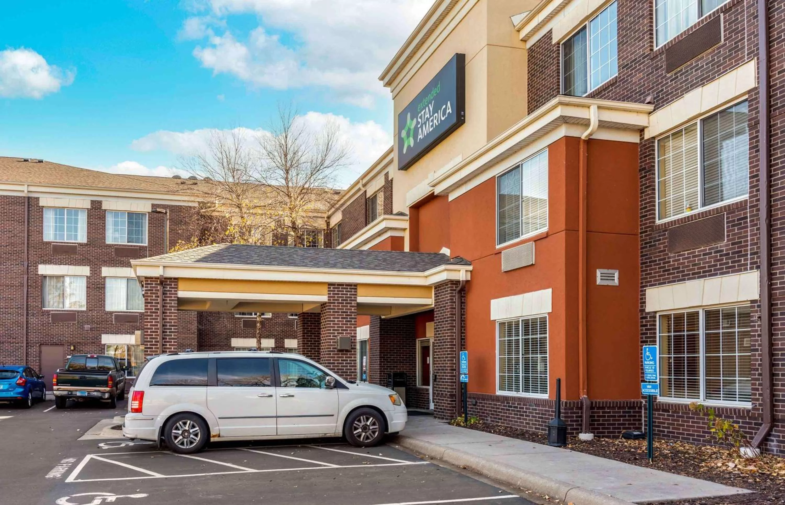 Property building in Extended Stay America Suites - Minneapolis - Eden Prairie - Technology Drive
