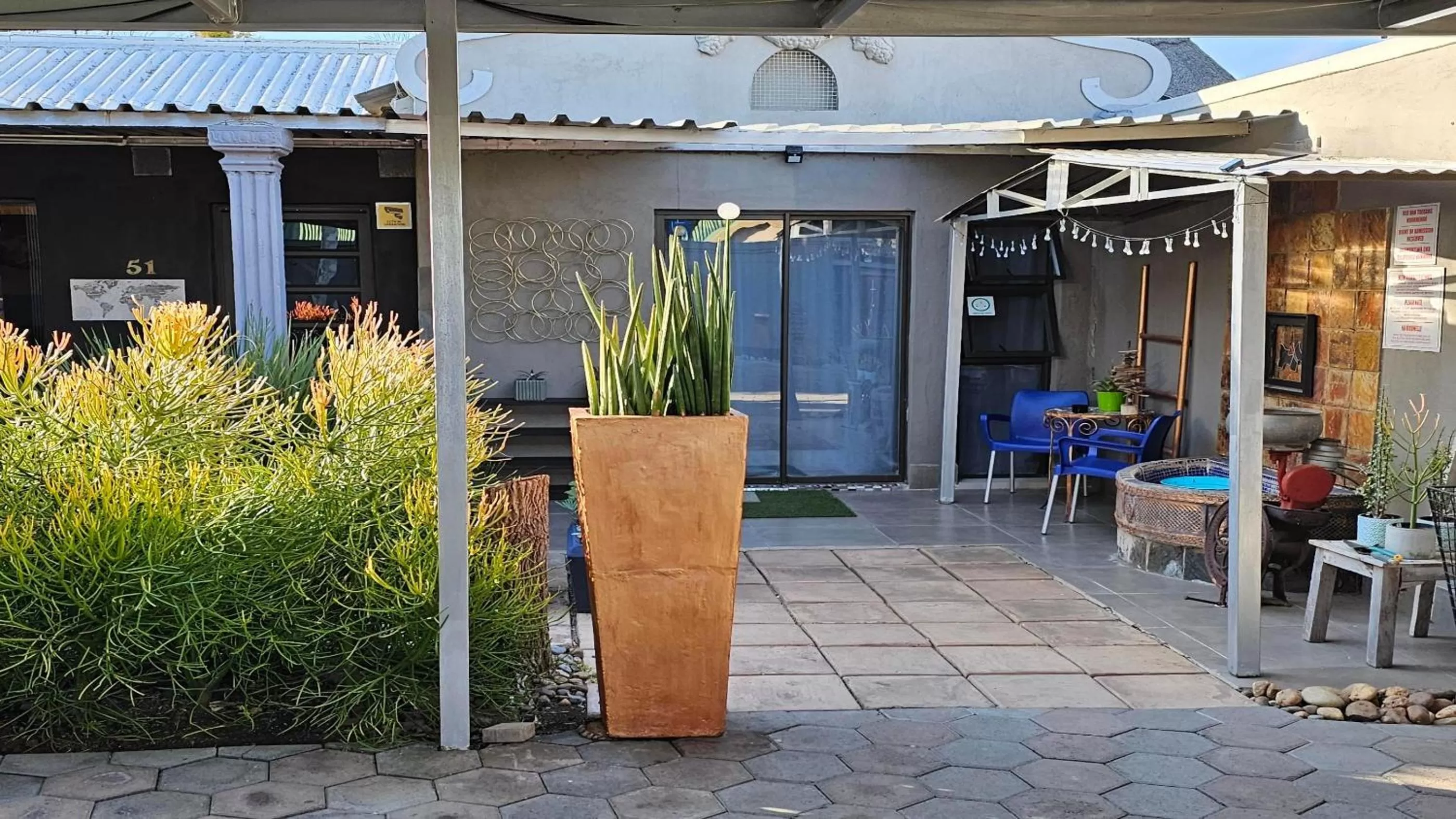 Facade/entrance in 51on Church