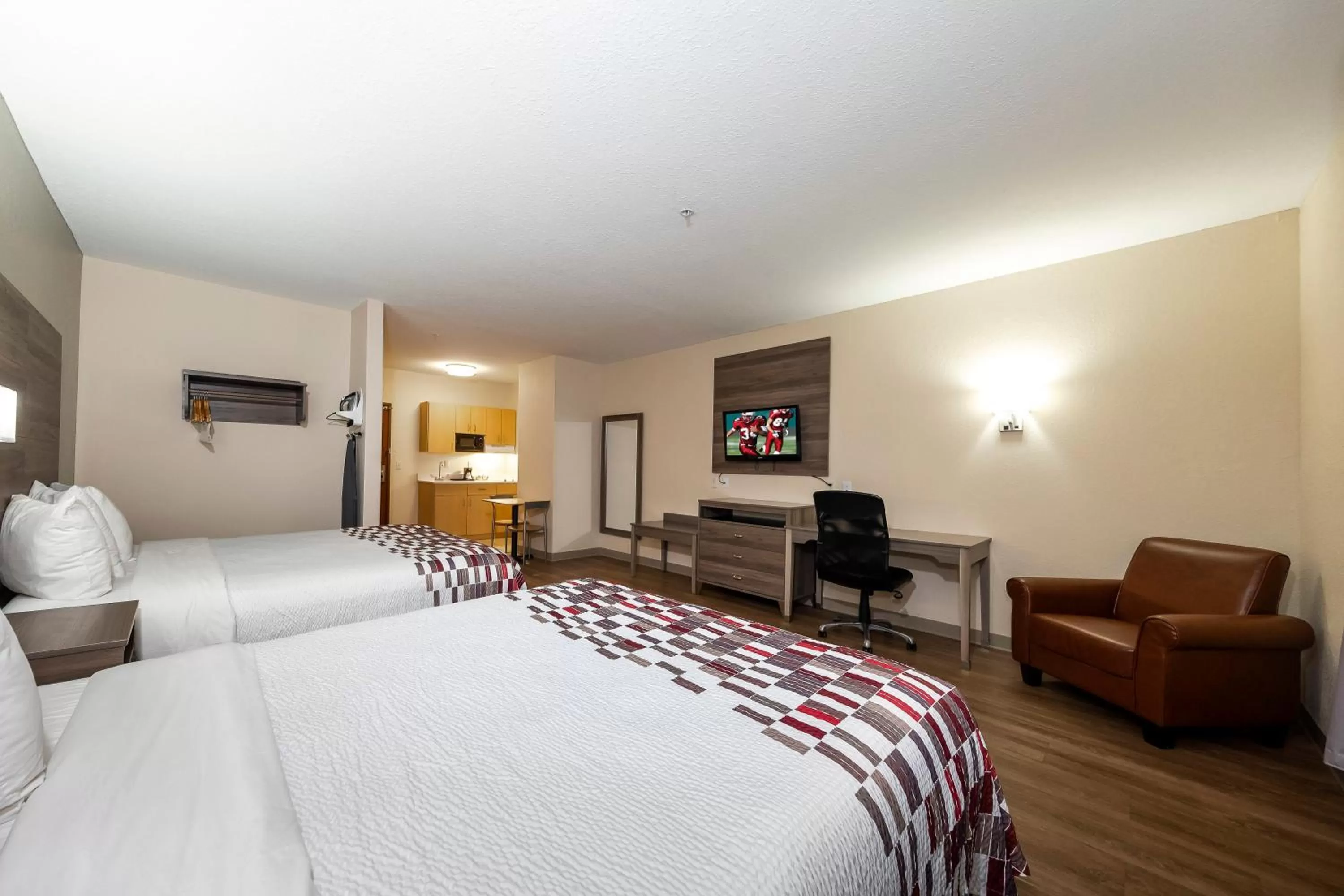 Photo of the whole room, Bed in Red Roof Inn Panama City