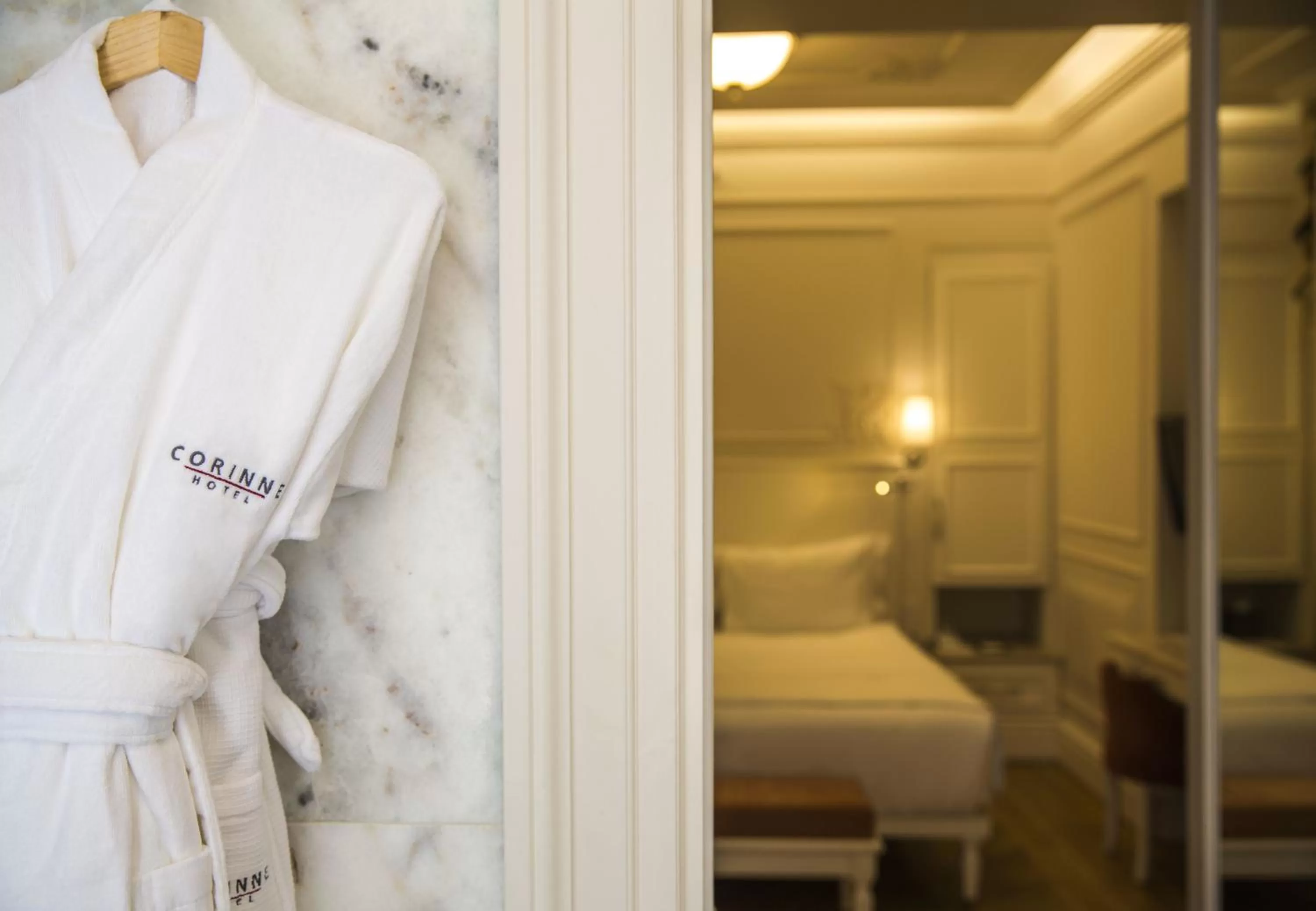 Bathroom, Bed in Corinne Art & Boutique Hotel