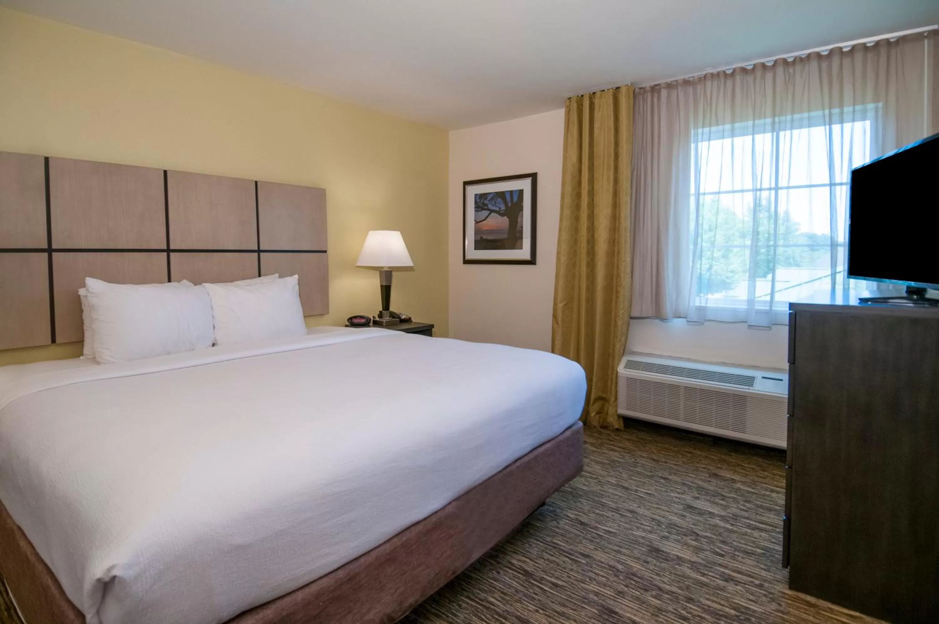 Photo of the whole room, Bed in Candlewood Suites - Baton Rouge - College Drive by IHG