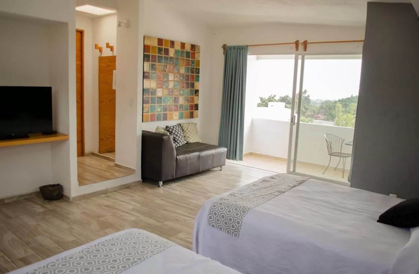 Communal lounge/ TV room, Bed in Vf Hotel