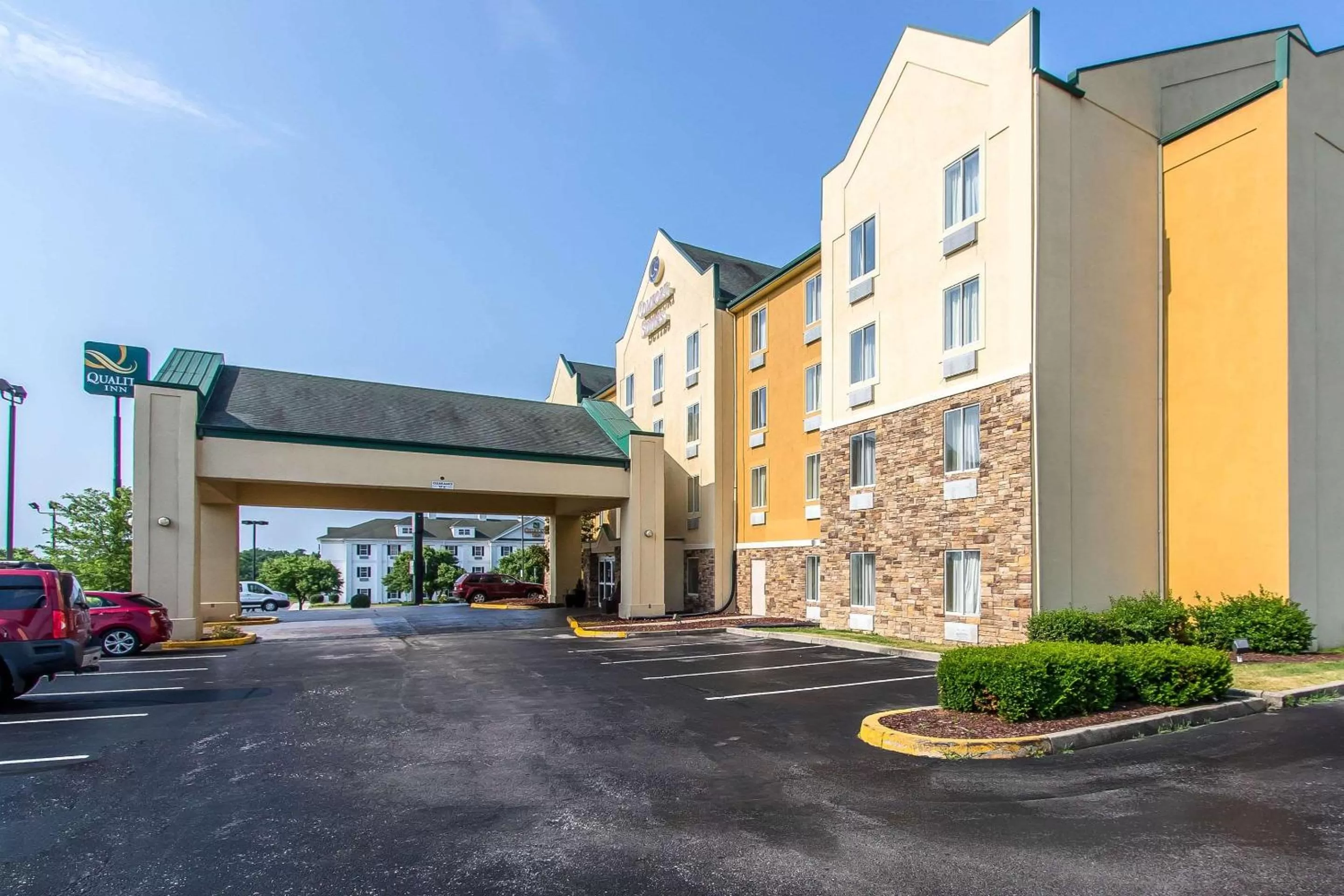 Property building in Comfort Suites Richmond