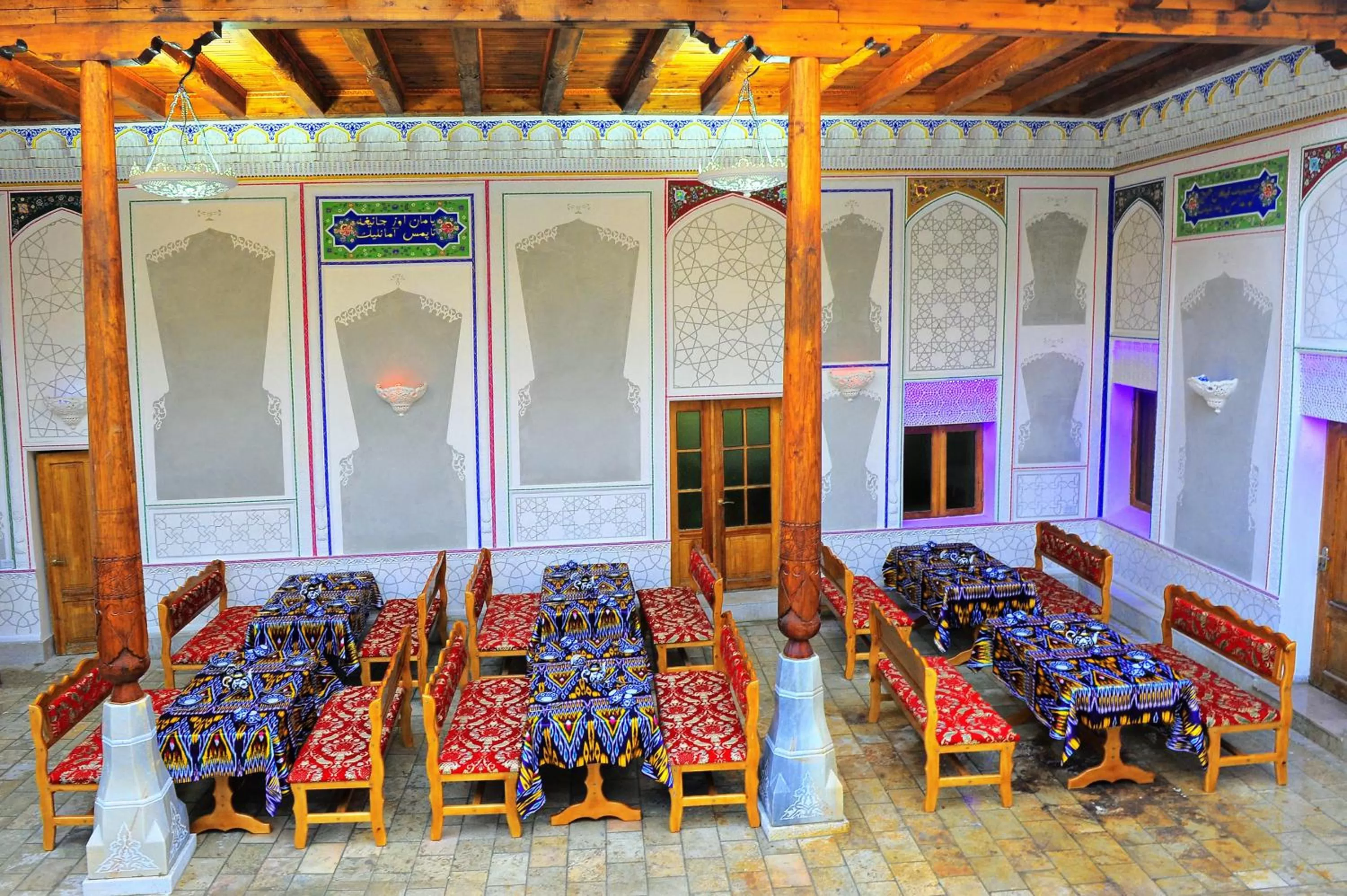 Restaurant/places to eat in Sukhrob Barzu Hotel
