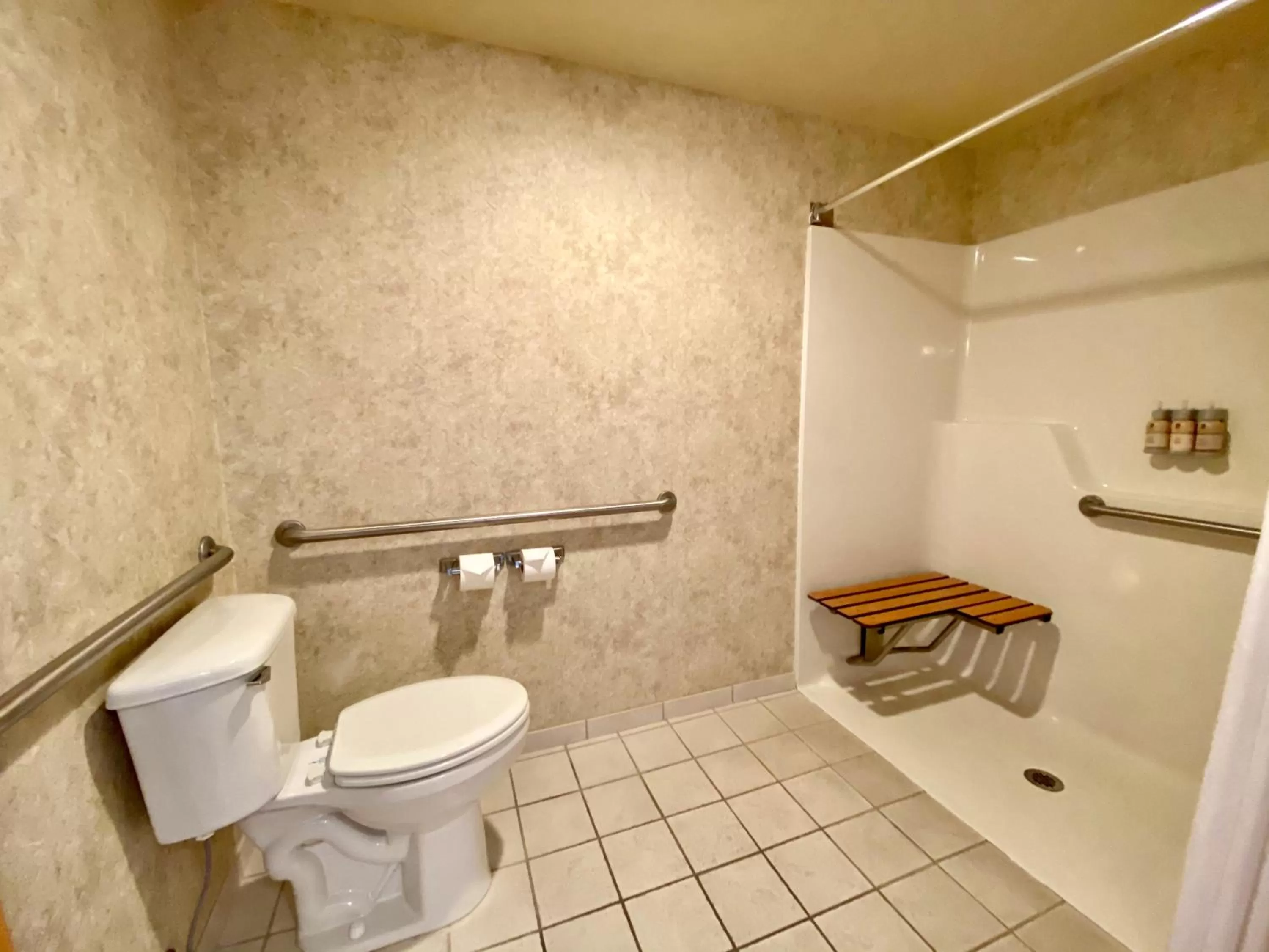 Bathroom in Cousin's Country Inn