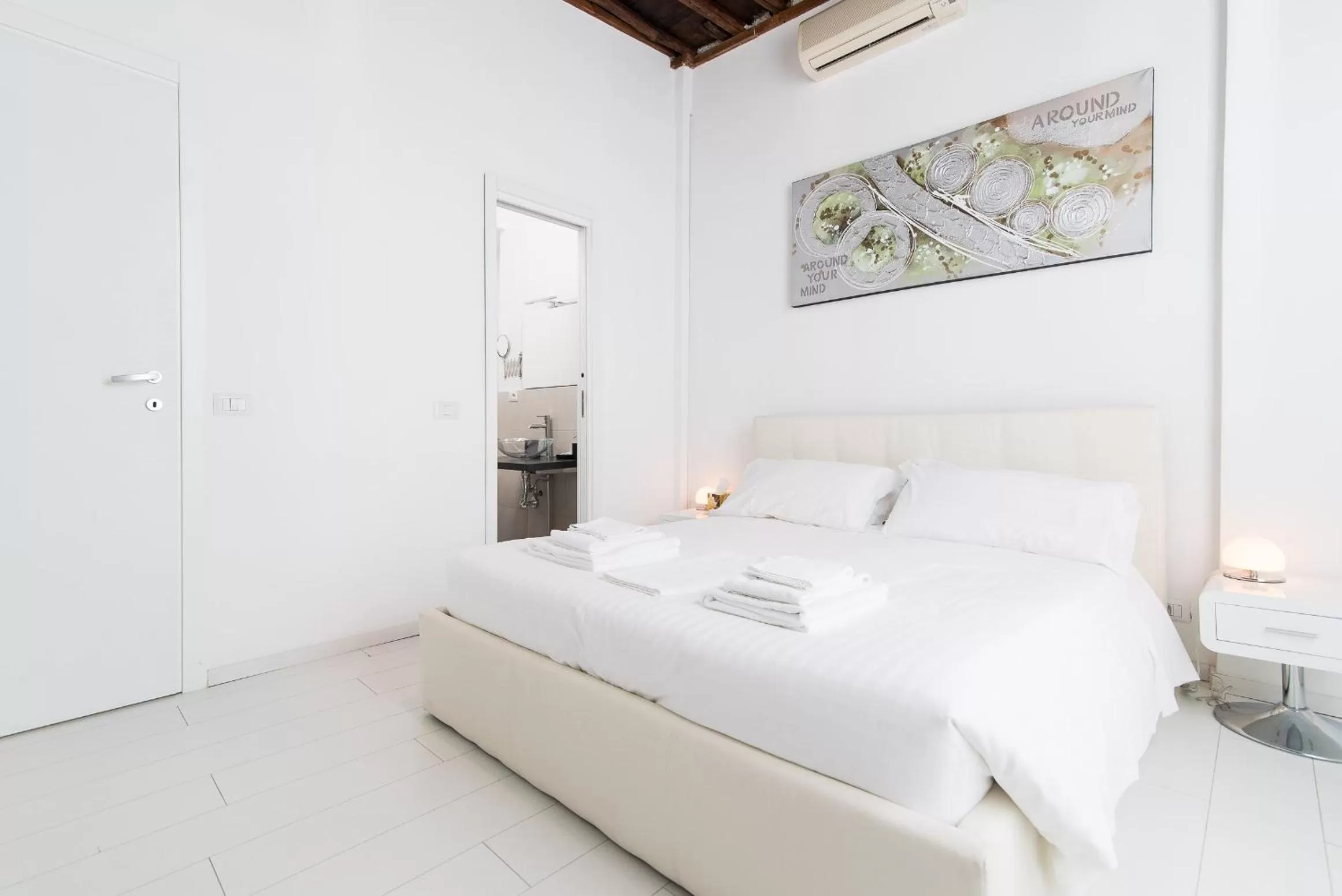 Bed in White Ostilia B&B