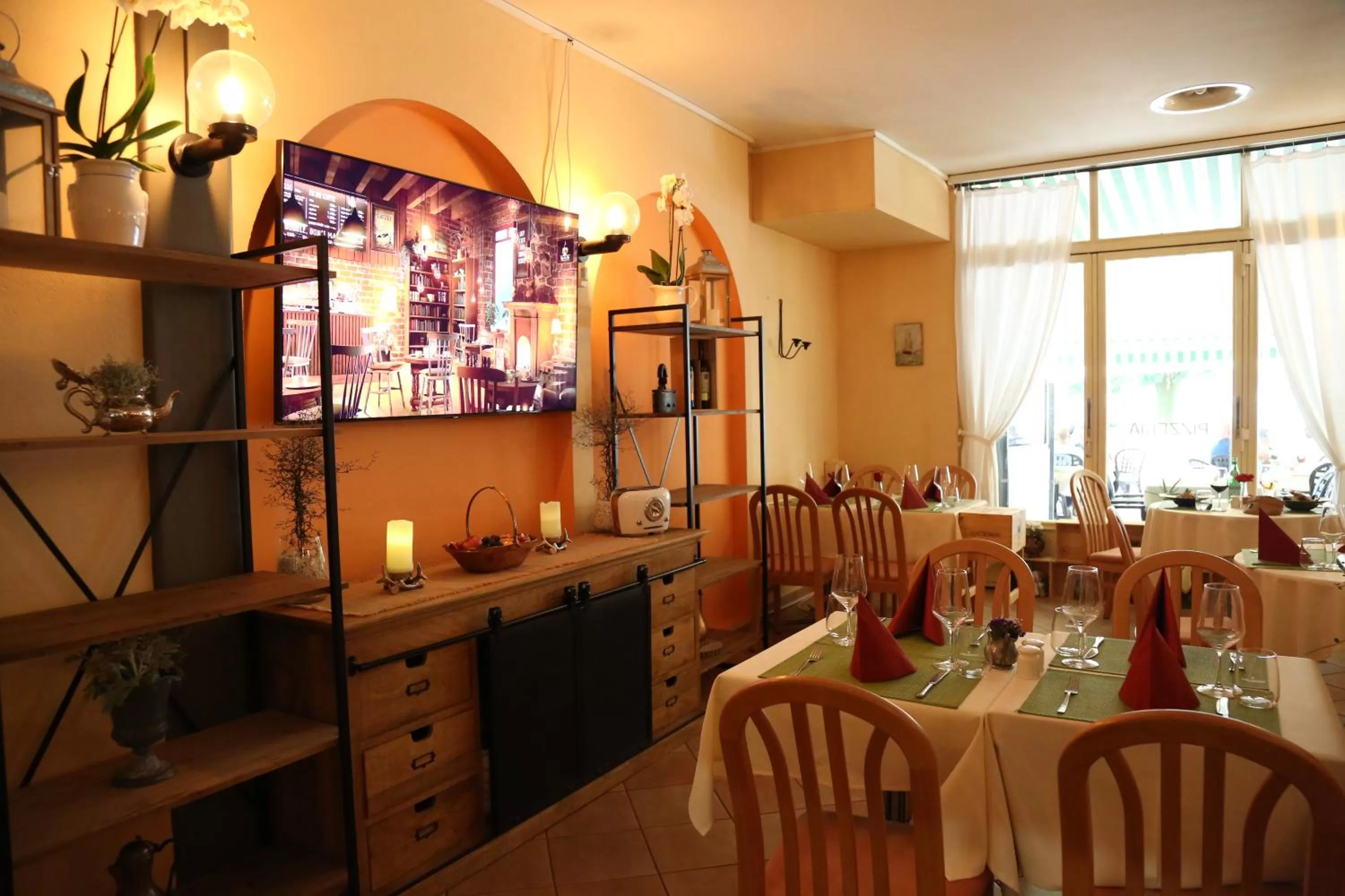 Restaurant/places to eat in Al Pozz Boutique Resort