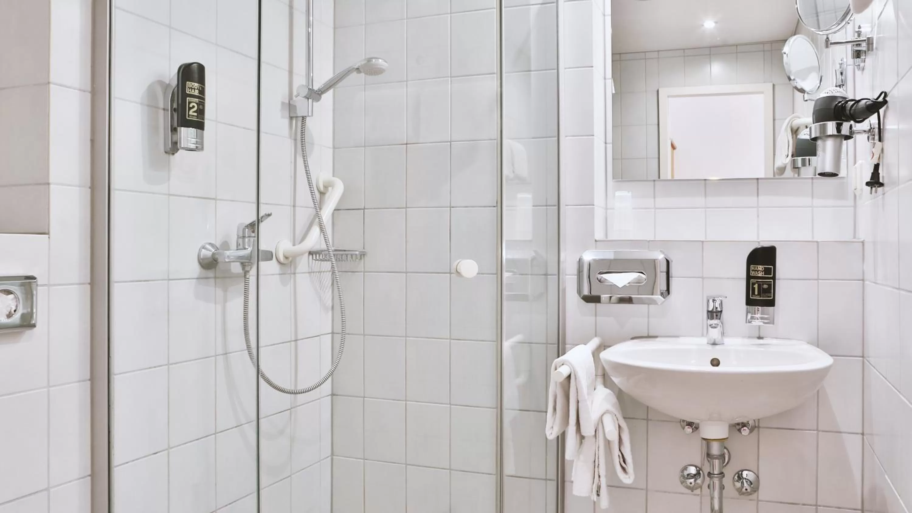 Shower in Hotel Restaurant Krokodil