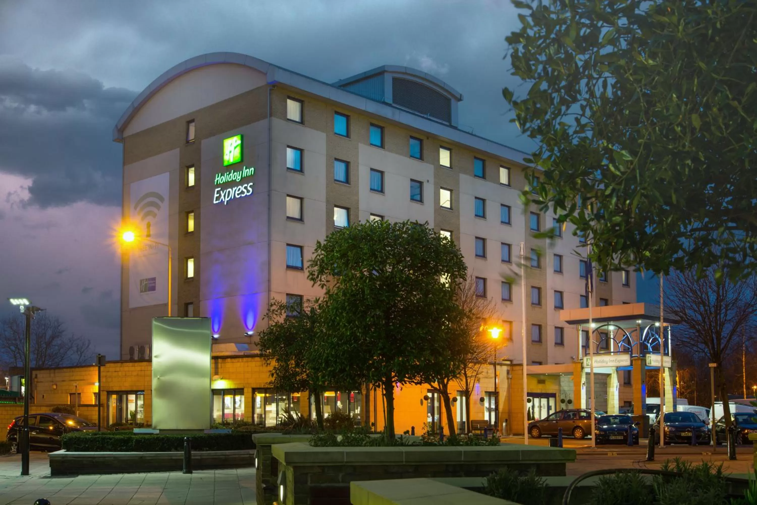 Property building in Holiday Inn Express London - Wandsworth by IHG