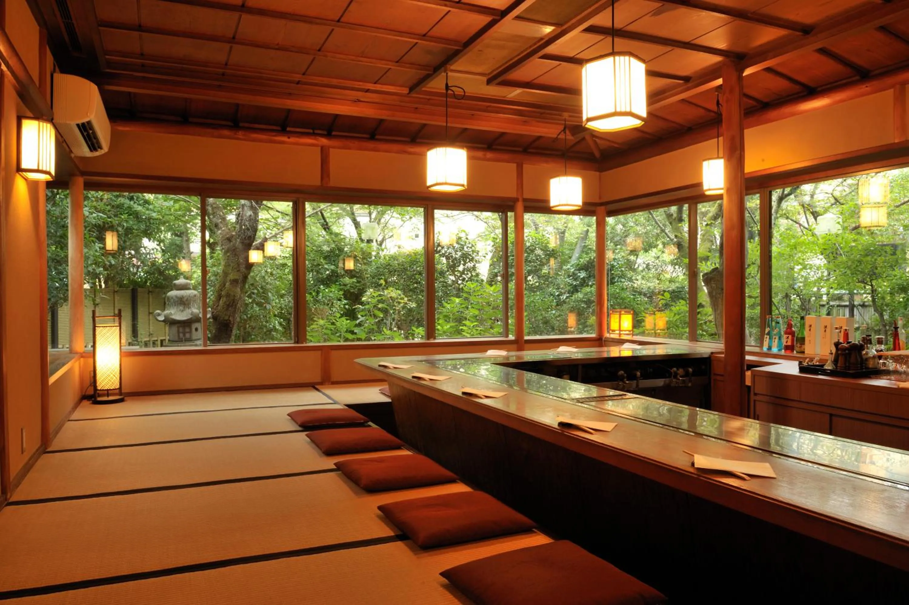 Restaurant/places to eat in Hanayashiki Ukifune-en