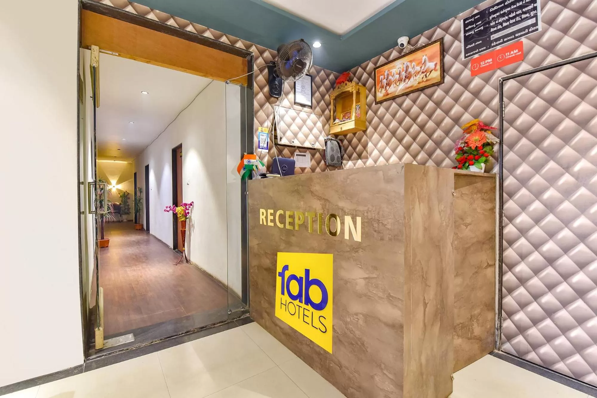 Lobby or reception in FabHotel Nidhivan, Udhna Junction