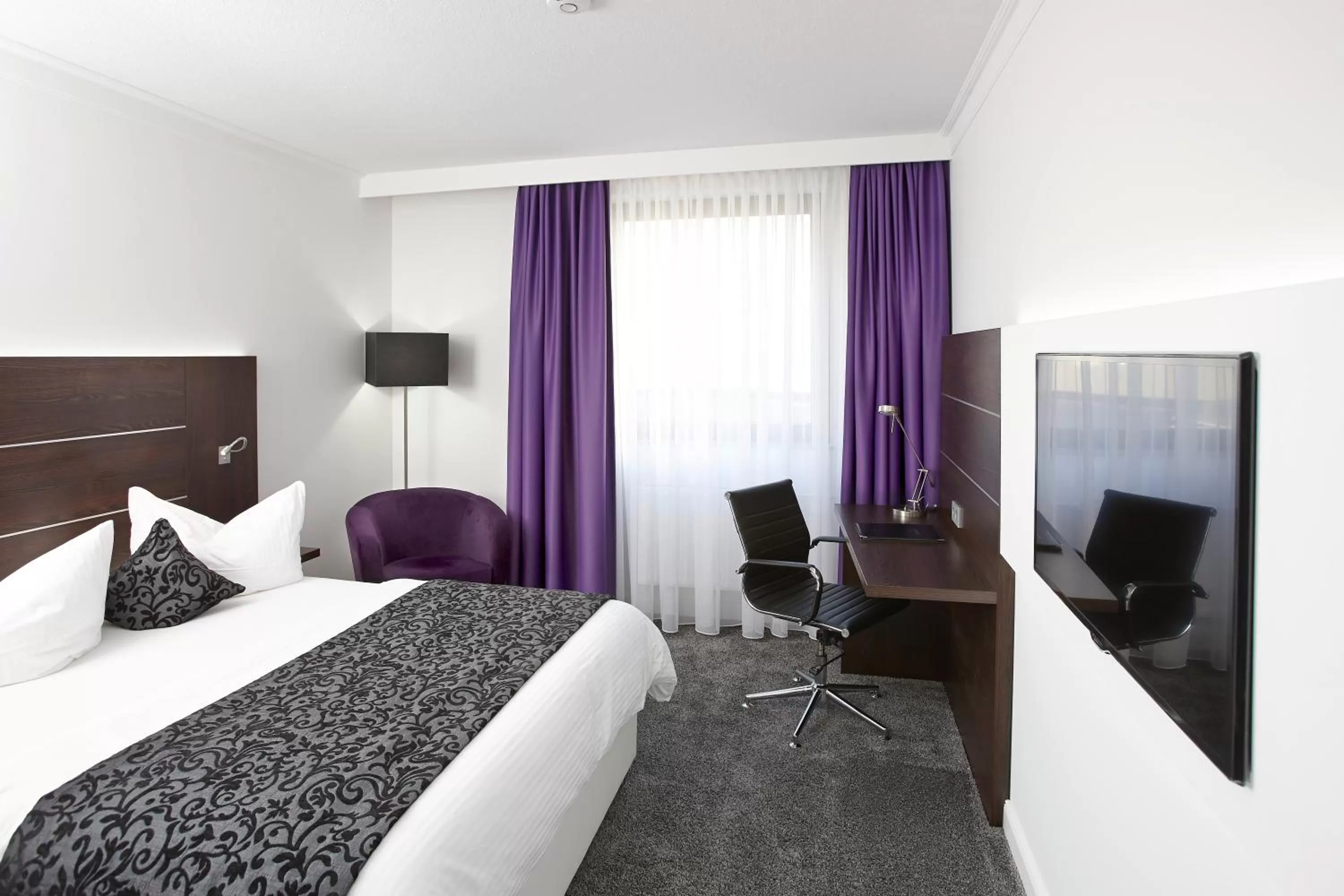 Day, Bed in Central Hotel